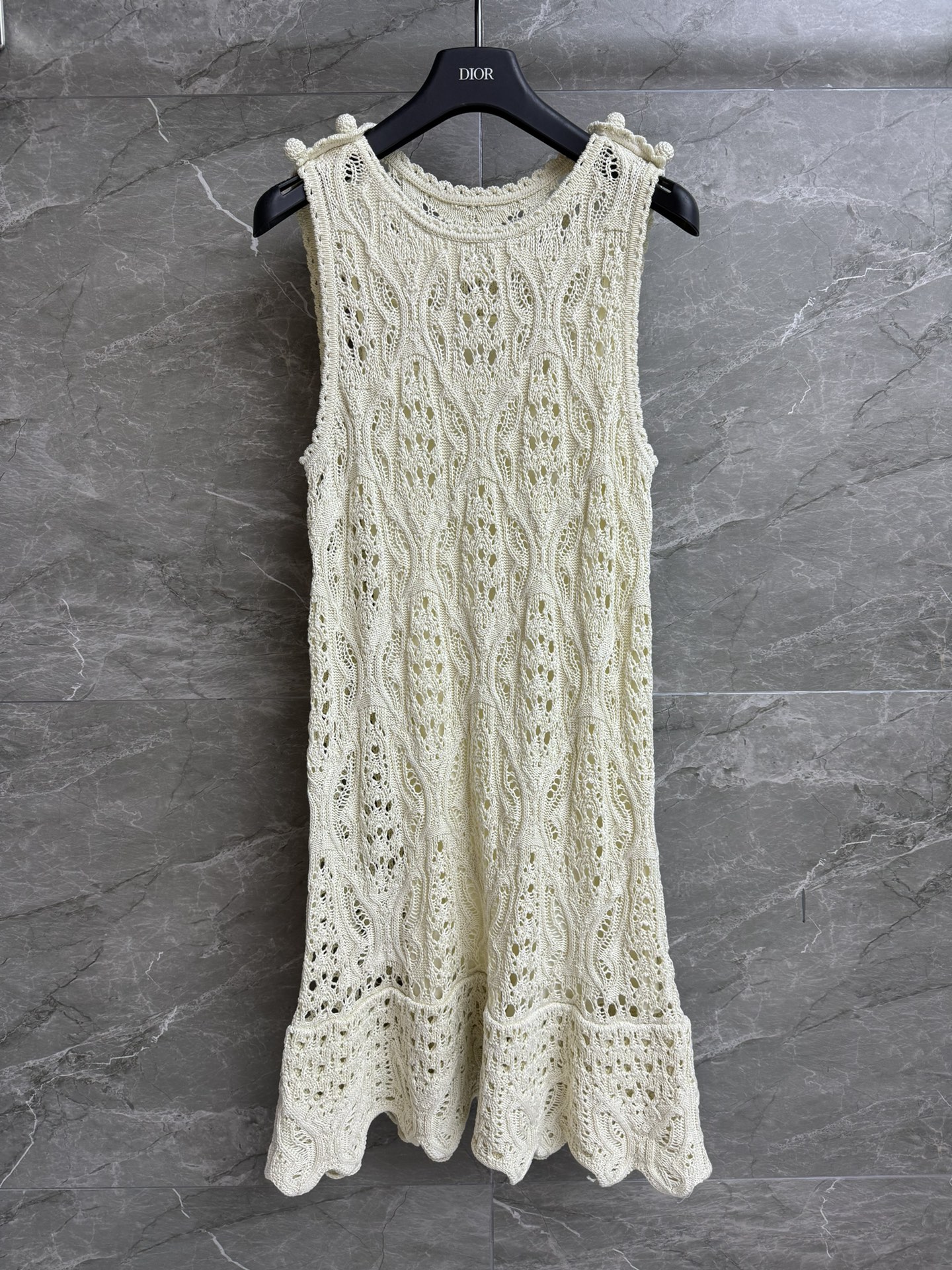 NO:424850,New early autumn style is available. D home butterfly hollow dress. 2025 early autumn series. Round neck neckline. Double-layer skirt design. Butterfly hollow hook pattern. Exquisite three-dimensional. Cotton hollow knitted fabric. Soft and light. Slim fit. The upper body looks slim and temperament. Full trademark. Size SML,,dior, skirts,alexander wang.19860909早秋新款上新啦 D家蝴蝶镂空连衣裙 2025早秋系列 圆领领口 双层裙摆设计 蝴蝶镂空钩花图案 精美立体 棉质镂空针织面料 柔软轻盈 修身版型 上身显瘦又气质 商标齐全 尺码SML,,dior,skirts,alexander wang,Women's clothing