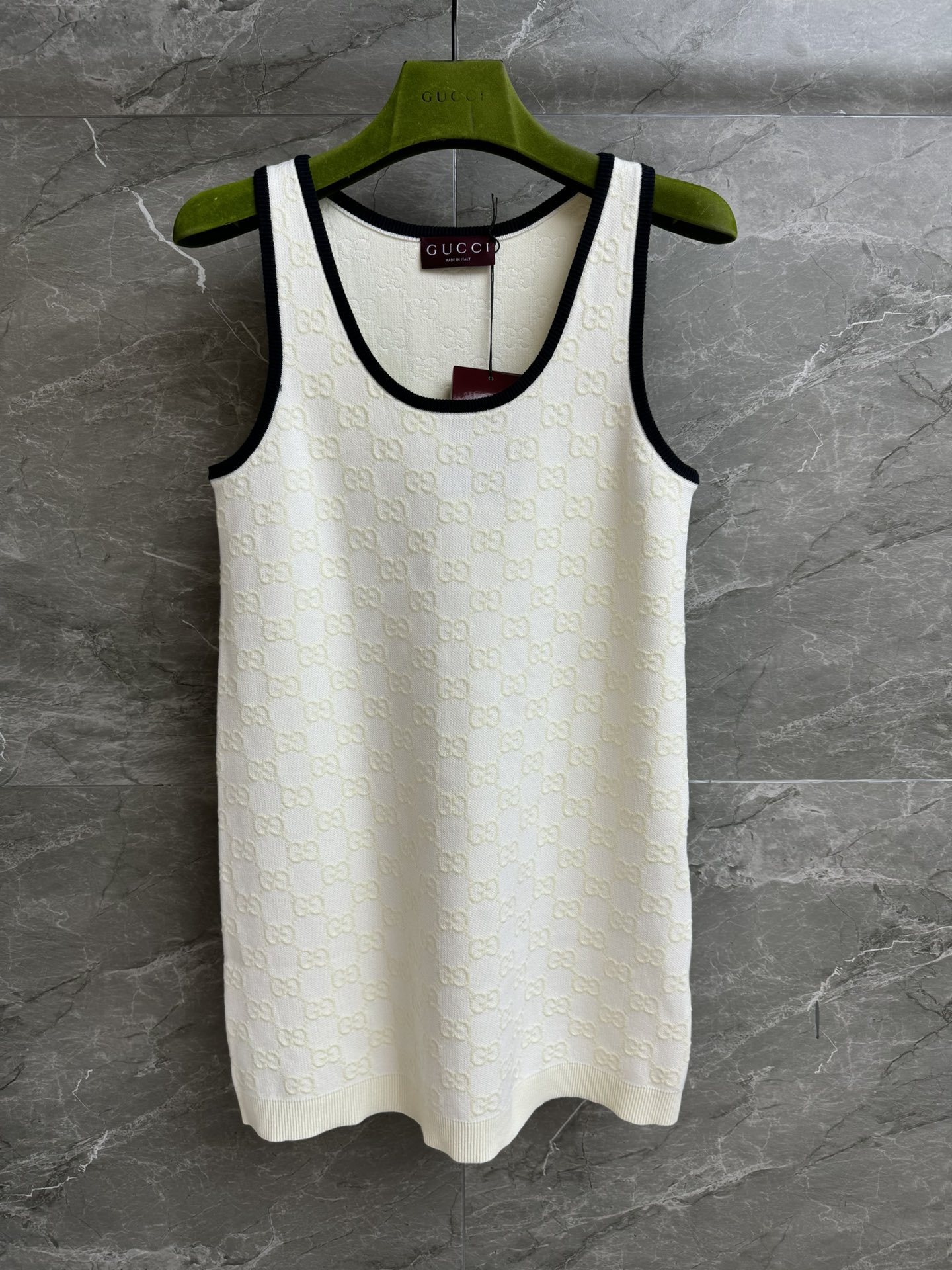 NO:436197,New summer models are shipped. Ghome jacquard vest skirt. Summer series. All-match U-neck. Navy blue piping design. Classic GG jacquard pattern. Age-reducing fashionable and fashionable. Cotton knitted fabric. Comfortable and textured. Normal style. Slim and temperament. Full trademark. Size SMLxL,, skirts, alexander wang.19860909夏季新款出货啦 Ｇ家提花背心裙 夏季系列 百搭U字领口 海军蓝滚边设计 经典GG提花图案 减龄时髦洋气 棉质针织面料 舒适有质感 正常版型 上身显瘦又气质 商标齐全 尺码SMLxL,,skirts,alexander wang,Women's clothing