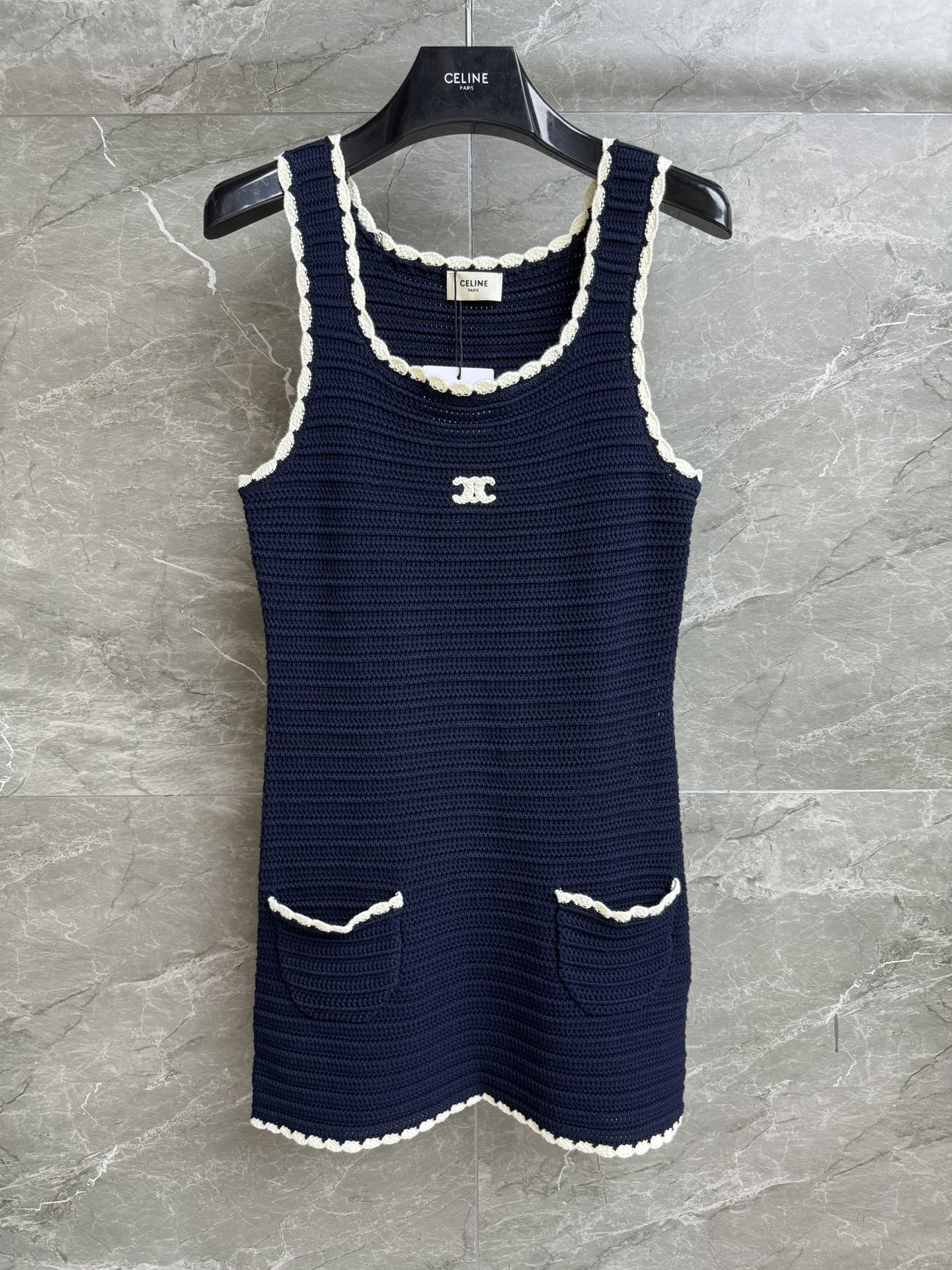 NO:428195,New early autumn styles are shipped CL crochet vest skirt 2025 early autumn series Navy blue and white color combination Arc de Triomphe logo embellishment Heavy industry crochet knitted texture Bohemian vacation style Lazy and high-end cotton knitted fabric Comfortable and skin-friendly A-line skirt style Slim and temperament on the upper body Full trademark Size SML, Skirts, alexander wang19860909早秋新款出货啦 CL钩针编织背心裙 2025早秋系列 海军蓝白拼色 凯旋门logo点缀 重工钩织编织纹理 波西米亚度假风 慵懒高级 棉质针织面料 舒适亲肤 A字裙版型 上身显瘦又气质 商标齐全 尺码SML,,skirts,alexander wang,Women's clothing