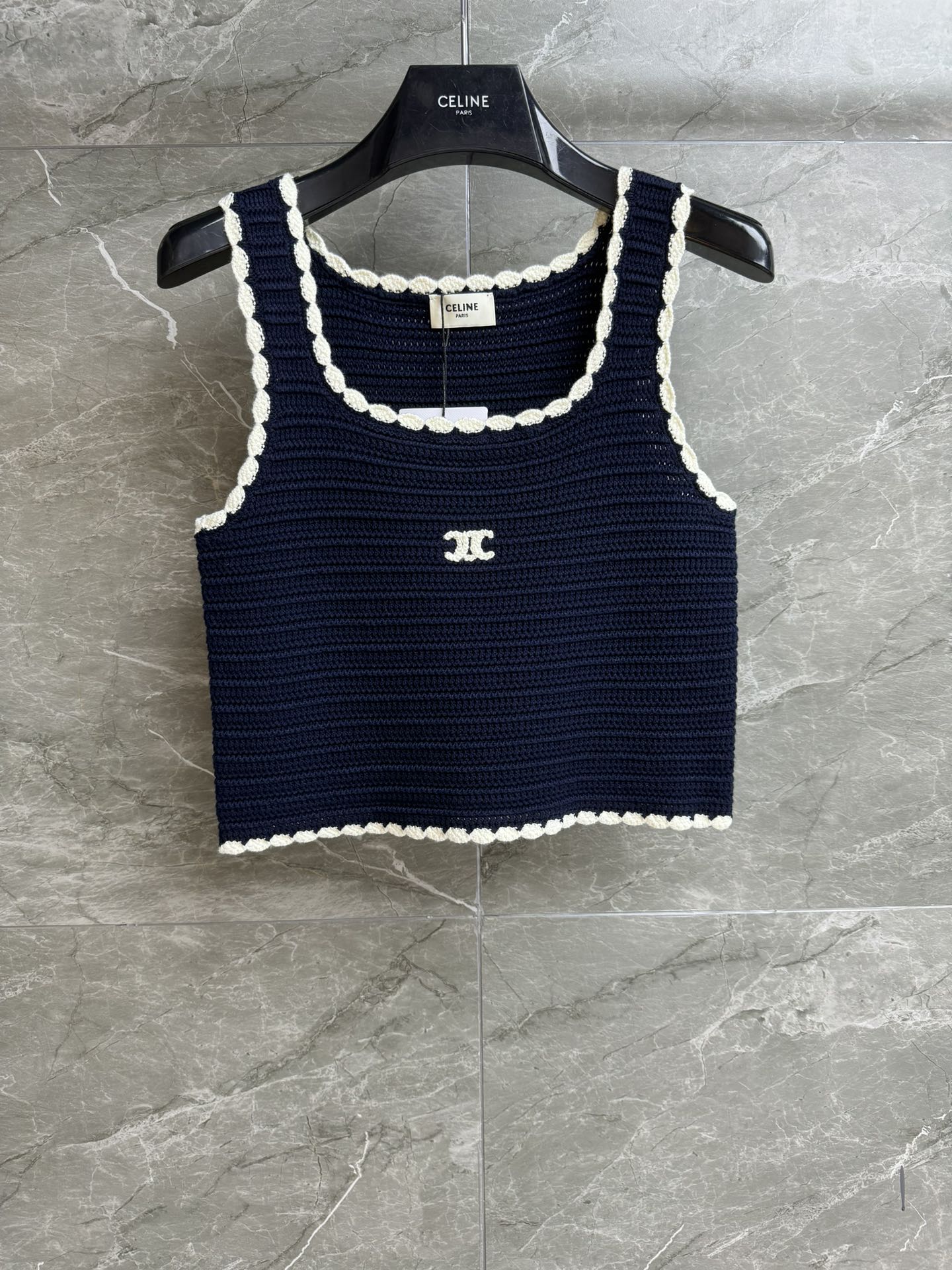 NO:428207,New models for early autumn are shipped. CL crochet vest. 2025 early autumn series. Navy blue color scheme. Arc de Triomphe logo embellishment. Heavy industry crochet texture. Bohemian vacation style. Lazy and high-end cotton knitted fabric. Comfortable and skin-friendly. Short style. Slim and fashionable upper body. Full trademark. Size SML,,alexander wang.19860909早秋新款出货啦 CL钩针编织背心 2025早秋系列 海军蓝配色 凯旋门logo点缀 重工钩织编织纹理 波西米亚度假风 慵懒高级 棉质针织面料 舒适亲肤 短款版型 上身显瘦又时髦 商标齐全 尺码SML,,alexander wang,Women's clothing