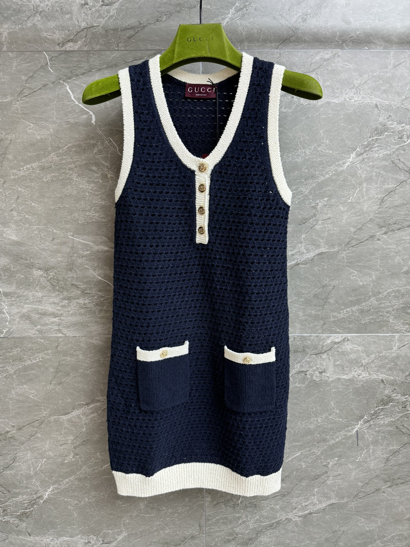 NO:443408,New models for early autumn are shipped. G home crochet dress. Spring and summer series. Blue and white contrasting design. Gold tone double G button embellishment. Fashionable and fashionable. Customized cotton crochet fabric. Comfortable and skin-friendly. Slim fit. Upper body looks slim and temperament. Full trademark. Size SMLxL,,gucci,skirts,alexander wang.19860909早秋新款出货啦 G家钩织连衣裙 2025春夏系列 蓝白撞色设计 金色调双G纽扣点缀 时髦洋气 定制精棉钩织面料 舒适亲肤 修身版型 上身显瘦又气质 商标齐全 尺码SMLxL,,gucci,skirts,alexander wang,Women's clothing