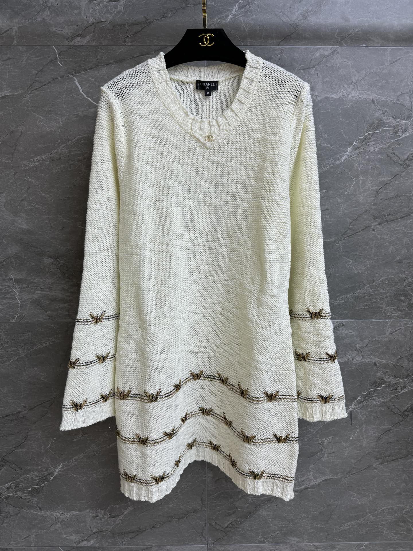 NO:452815,New models are shipped in early autumn. Xiangjia gold silk knitted dress. 2025 handicraft workshop series. Round neck flared sleeve design. Gold thread sequin knitted embroidery. Exquisite and fashionable. Customized knitted fabric. Comfortable and breathable. Slim fit. Slim and elegant. Full trademark. Equipped with cloth bag. Size SML, chanel, skirts, alexander wang.19860909早秋新款出货啦 香家金丝针织连衣裙 2025手工坊系列 圆领喇叭袖设计 金线亮片编织刺绣点缀 精致时髦高级 定制针织面料 舒适透气 修身版型 上身显瘦又气质 商标齐全 配有布袋 尺码SML,,chanel,skirts,alexander wang,Women's clothing