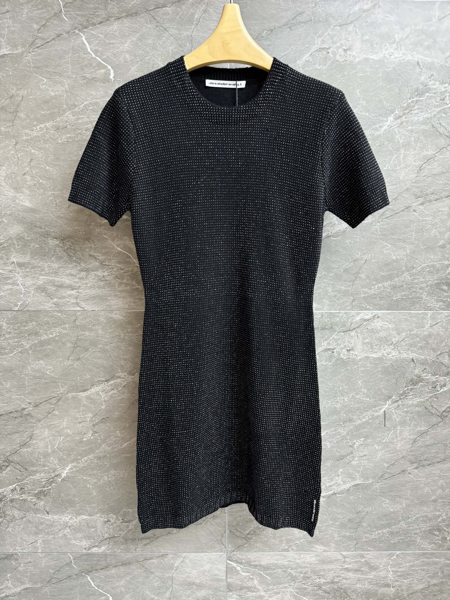 NO:486366,New models for early autumn are available. Dawang full diamond dress. 2025 autumn and winter series. Round neckline ribbed neckline. Heavy industry hot diamond decoration embellishment. Exquisite and fashionable. Wool knitted fabric. Comfortable and skin-friendly. Elastic slim fit. Upper body looks slim and temperament. Full trademark size SML,,alexander wang, skirts,alexander wang.19860909早秋新款上新啦 大王满钻连衣裙 2025秋冬系列 圆领罗纹领口 重工烫钻装饰点缀 精致时髦洋气 羊毛针织面料 舒适亲肤 弹力修身版型 上身显瘦又气质 商标齐全 尺码SML,,alexander wang,skirts,alexander wang,Women's clothing