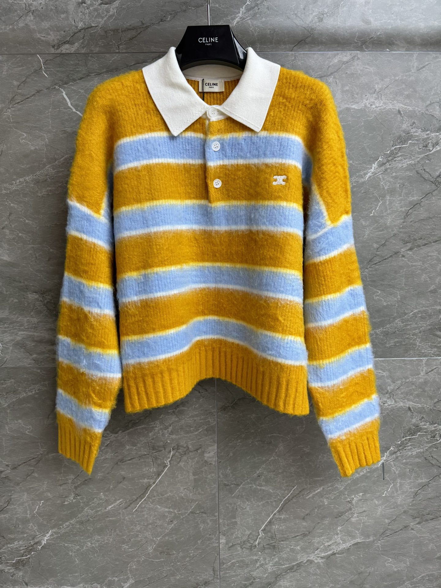 NO:486412,New early autumn styles are shipped CL Arc de Triomphe logo sweater 2025 early autumn series round neck ribbed neckline Arc de Triomphe logo embellishment Simple and high-end color matching lazy and fashionable wool knitted fabric thick warm and comfortable loose fit top body slim and temperament Full trademark size SML, sweaters, alexander wang19860909早秋新款出货啦 CL凯旋门logo毛衣 2025早秋系列 圆领罗纹领口 凯旋门logo徽标点缀 简约高级 配色慵懒时髦 羊毛针织面料 厚实保暖舒适 宽松版型 上身显瘦又气质 商标齐全 尺码SML,,sweaters,alexander wang,Women's clothing