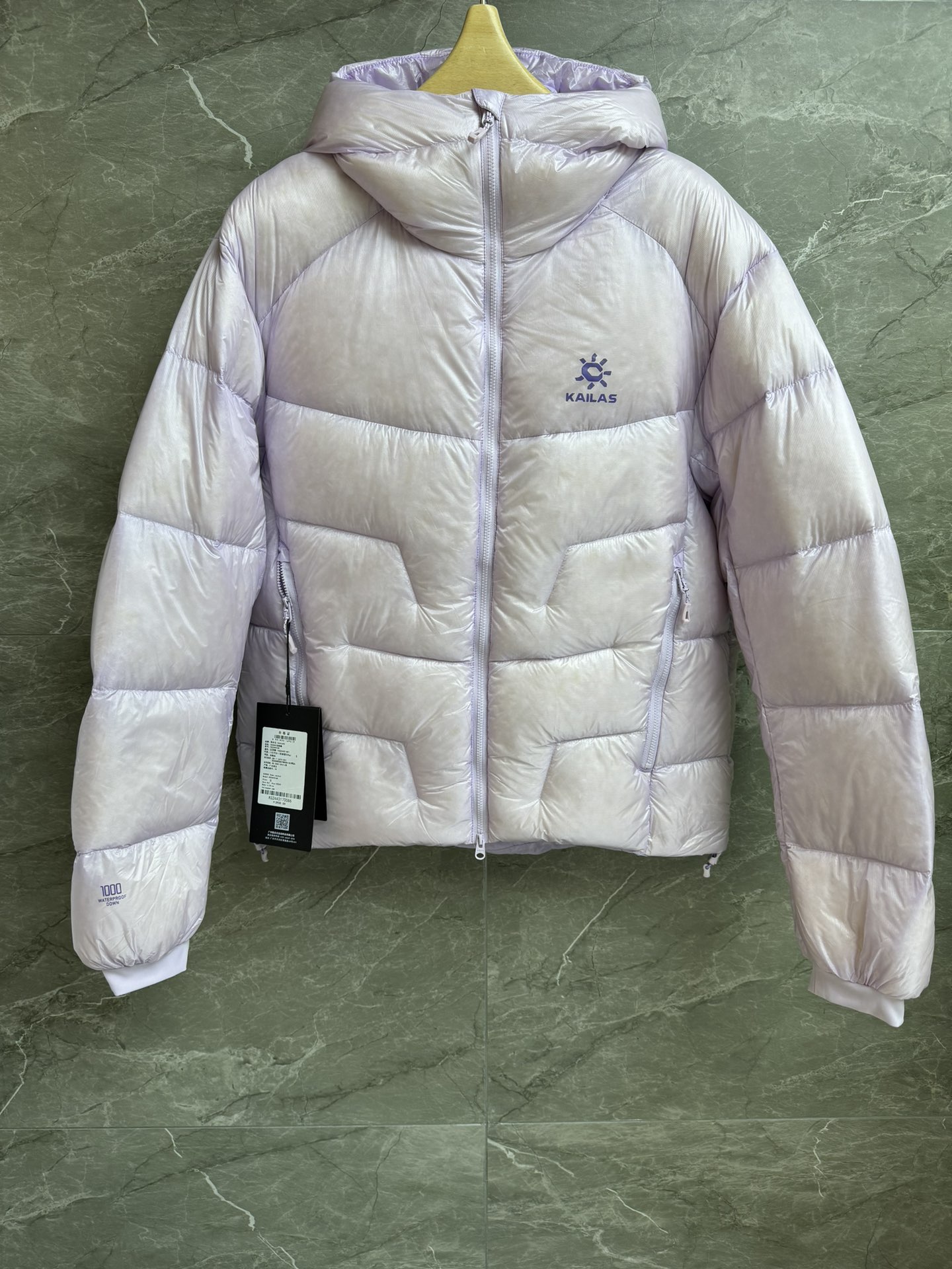 NO:576969,Comes with a dust bag for autumn and winter. Kailer Stone 5000GT down jacket. High stand-up collar and hooded design. Elastic cuffs are comfortable and windproof. The drawstring at the hem can be flexibly adjusted. The inner bag is self-storing. Lightweight and portable. ZERO-Gravity ultra-lightweight technical fabric. Made of 1000-pile high-quality goose down. Sufficient down filling. Windproof and cold-proof. Stylish split design. Precise temperature locking. Flexible for outdoor sports. Straight version. Highly tolerant.  Same style for men and women, complete trademarks, sizes 2XS-3XL, down jacket, hats, alexander wang19860909配防尘袋秋冬新款出货啦 凯乐石5000GT羽绒服 高立领连帽设计 弹力袖口舒适防风 下摆抽绳灵活调节松紧 内袋自收纳设计 轻巧便携 ZERO-Gravity超轻量科技面料 采用1000蓬高品质鹅绒 充绒量足 防风御寒保暖 标致性分割设计 精准锁温 户外运动灵活 直筒版型 包容性强 男女同款 商标齐全 尺码2XS-3XL,,down jacket,hats,alexander wang,Women's clothing