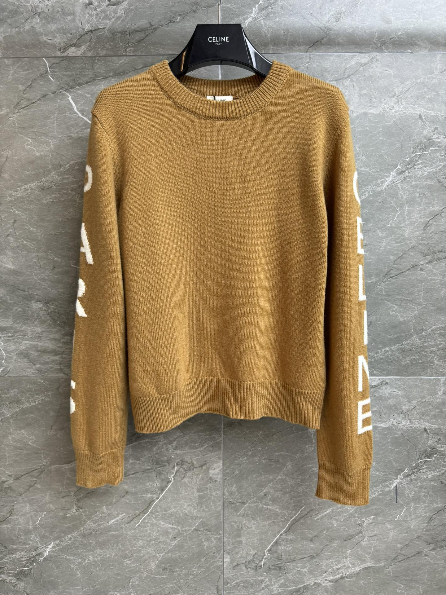 NO:628351,New style for early spring CL sleeve letter sweater 2026 early spring series Round neck ribbed neck Sleeve letter logo jacquard craft Fashionable and high-end wool knitted fabric Soft and comfortable Normal fit The upper body looks slim and elegant Complete trademarks Sizes smL,,sweaters,alexander wang19860909早春新款上新啦 CL袖子字母毛衣 2026早春系列 圆领罗纹领口 手袖字母logo提花工艺 时髦高级 羊毛针织面料 柔软舒适 正常版型 上身显瘦又气质 商标齐全 尺码smL,,sweaters,alexander wang,Women's clothing