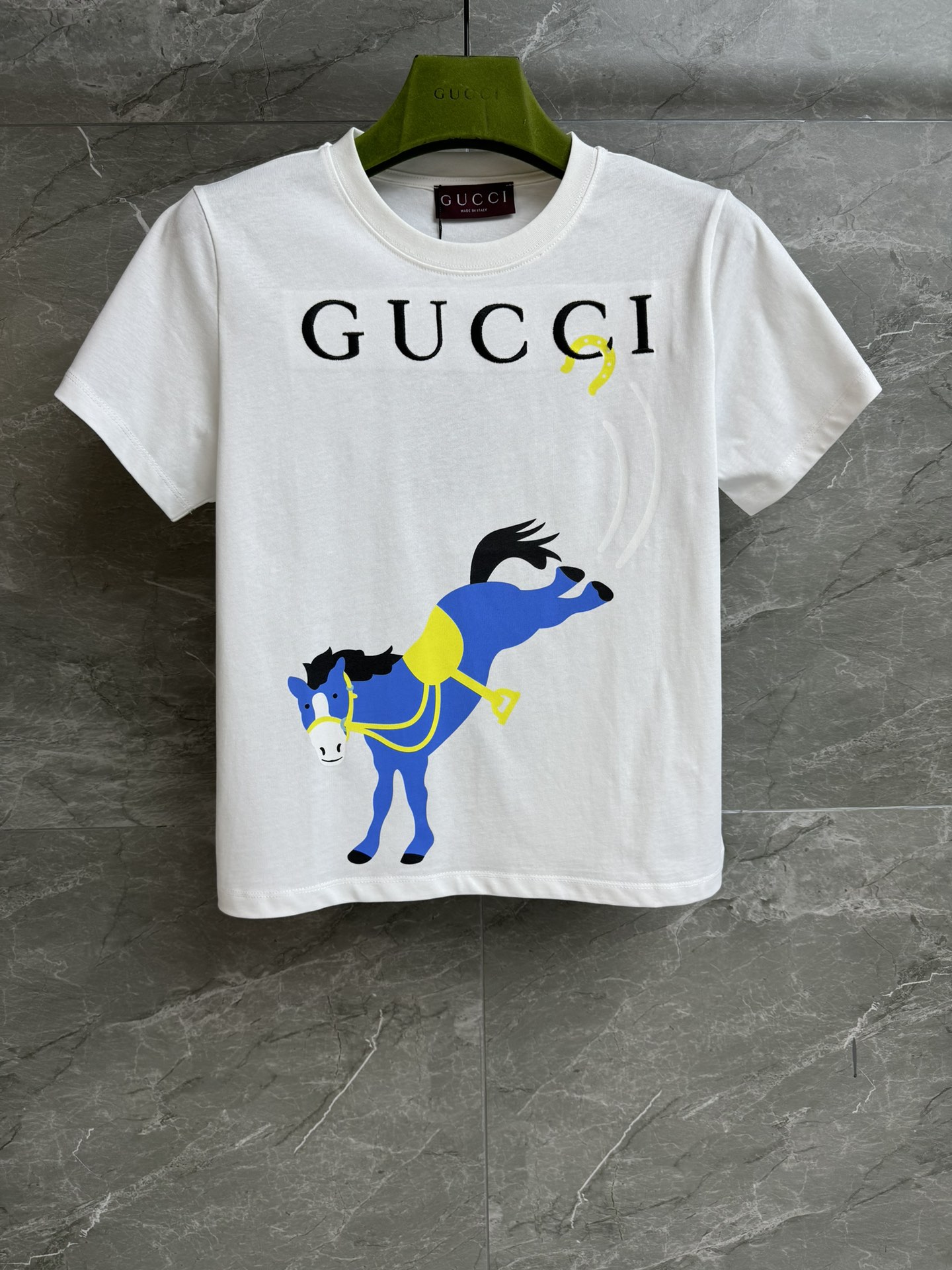 NO:686976,New models for early spring are shipping!  G family pony print T-shirt Chinese New Year series round neck ribbed collar colorful pony print pattern fashionable and age-reducing imported pure cotton fabric comfortable and skin-friendly normal fit upper body slim and versatile complete trademarks sizes SML, gucci, tees, t-shirt,19860909早春新款出货啦！ G家小马印花T恤 中国新年系列 圆领罗纹领口 彩色小马印花图案 时髦减龄 进口纯棉面料 舒适亲肤 正常版型 上身显瘦又百搭 商标齐全 尺码SML,,gucci,tees，t-shirt,,Women's clothing