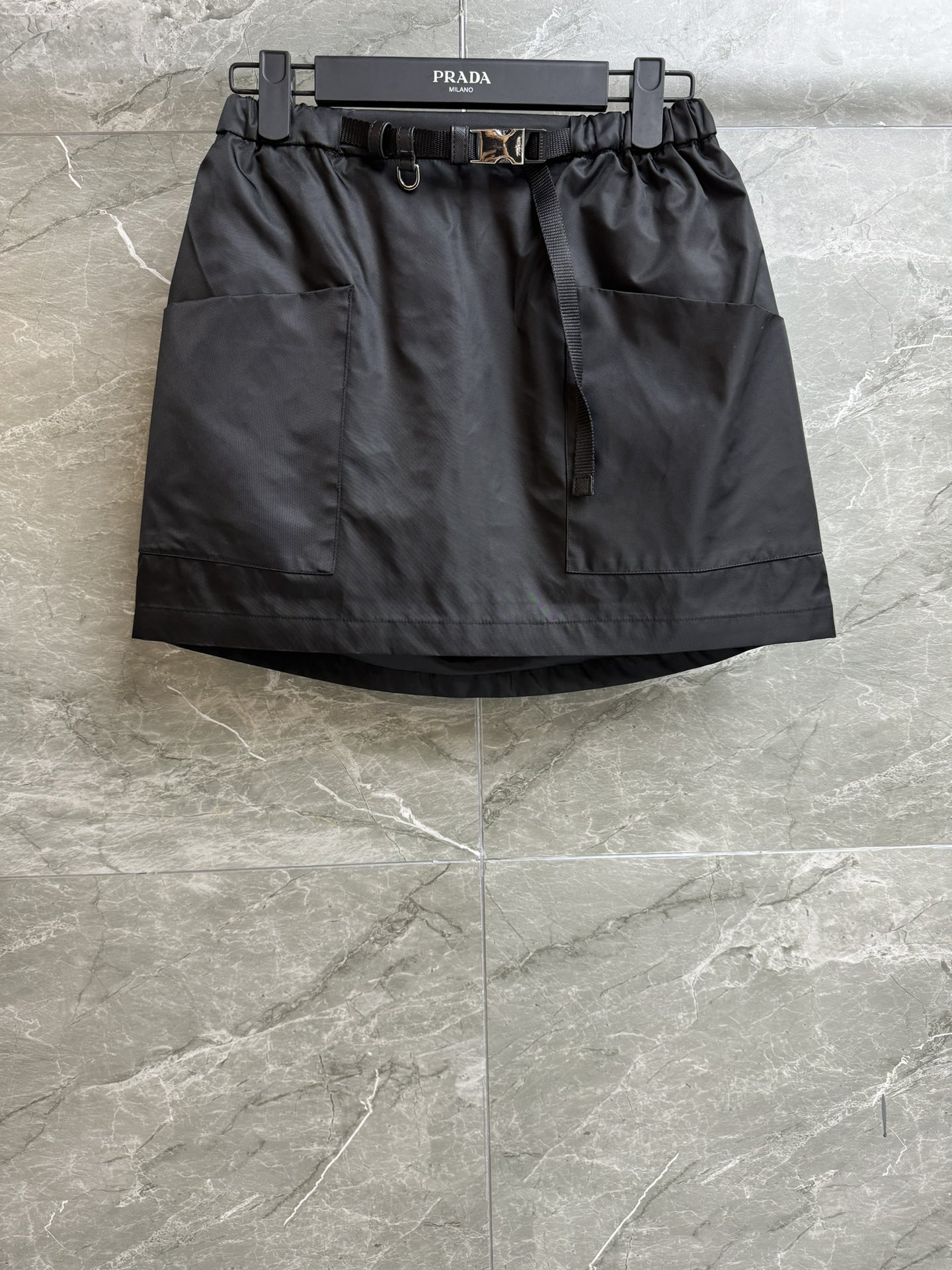 NO:687233,New style for early spring. P family nylon belt skirt 2026 spring and summer series. Elastic elastic waistband. Work style logo belt embellishment. Large pocket decoration. Sweet, cool, handsome and fashionable. Imported recycled nylon fabric. Very wide and stylish A-line skirt version. The upper body is slim and versatile. Complete trademarks. Sizes SML,,skirts,19860909早春新款上新啦 P家尼龙腰带半裙 2026春夏系列 松紧弹力腰头 工装风logo腰带点缀 大口袋装饰 甜酷帅气时髦 进口再生尼龙面料 挺阔有型 A字裙版型 上身显瘦又百搭 商标齐全 尺码SML,,skirts,,Women's clothing