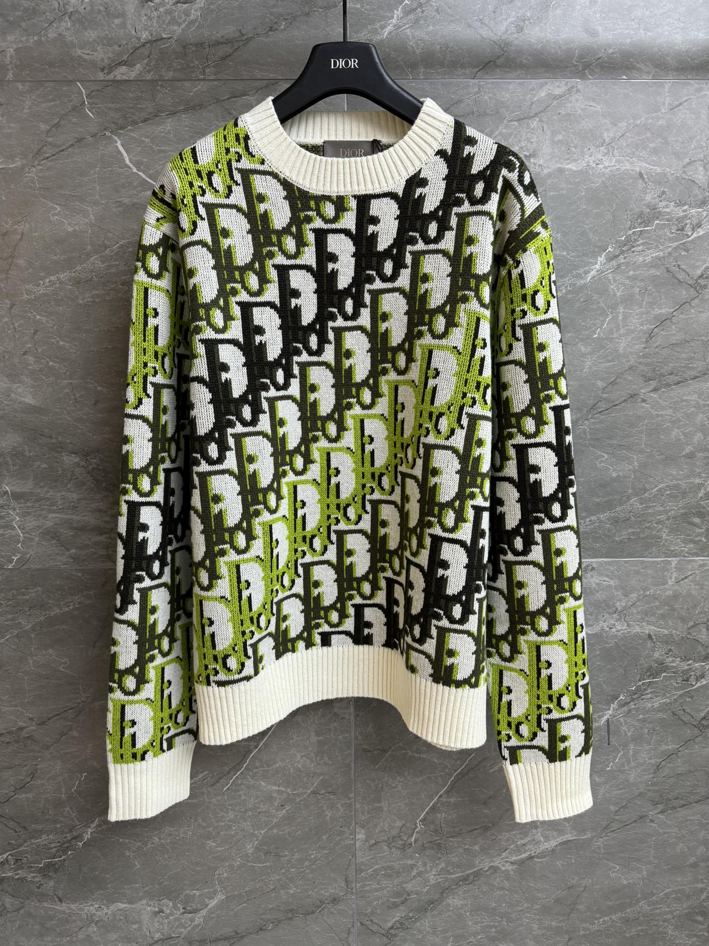 NO:708852,New styles for early spring are on sale. D's multi-color presbyopic sweaters, 2026 spring and summer series, round ribbed neckline, colorful diagonal logo jacquard pattern, fashionable and western color matching, wool knitted fabric, soft and thick, loose fit, suitable for both men and women, complete trademarks, sizes SMLxL, dior, sweaters,19860909早春新款出货啦 D家多色老花毛衣 2026春夏系列 圆领罗纹领口 色彩丰富的斜斜logo提花图案 配色时髦洋气 羊毛针织面料 柔软厚实 宽松版型 不挑人穿 男女同款 商标齐全 尺码SMLxL,,dior,sweaters,,Women's clothing