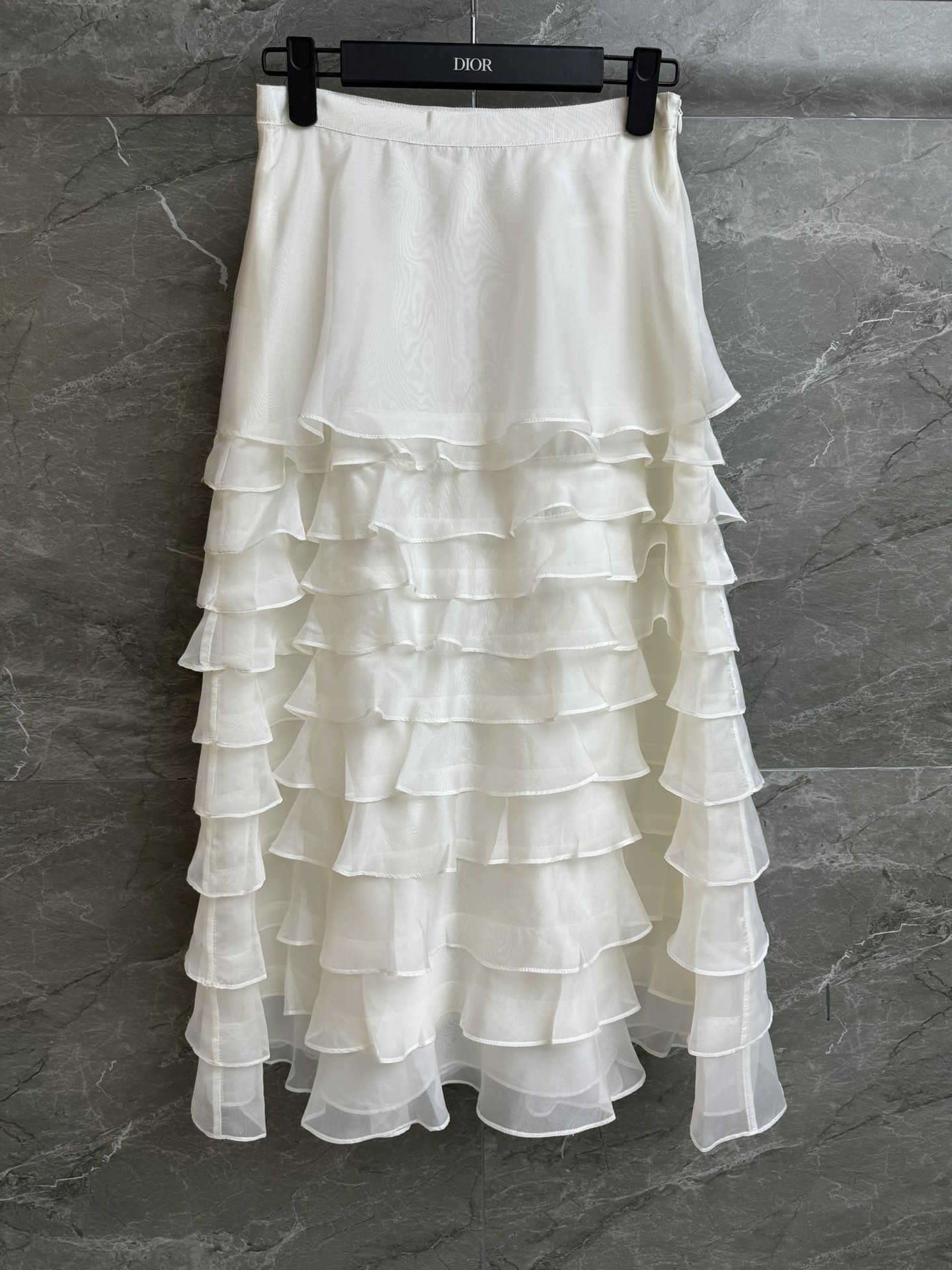 NO:732779,New spring and summer styles are available. D's ruffle skirt 2026 early spring series. Layered ruffle design. Elegant and flexible. Full of layering. Customized mesh fabric. Thin and comfortable. A-line tutu skirt style. The upper body is slim and versatile. Full of fairy spirit. Sizes SML, dior, skirts,19860909春夏新款上新啦 D家荷叶边半身裙 2026早春系列 层叠荷叶边设计 飘逸灵动 层次感十足 定制网纱面料 轻薄舒适 A字蓬蓬裙版型 上身显瘦又百搭 仙气十足 尺码SML,,dior,skirts,,Women's clothing