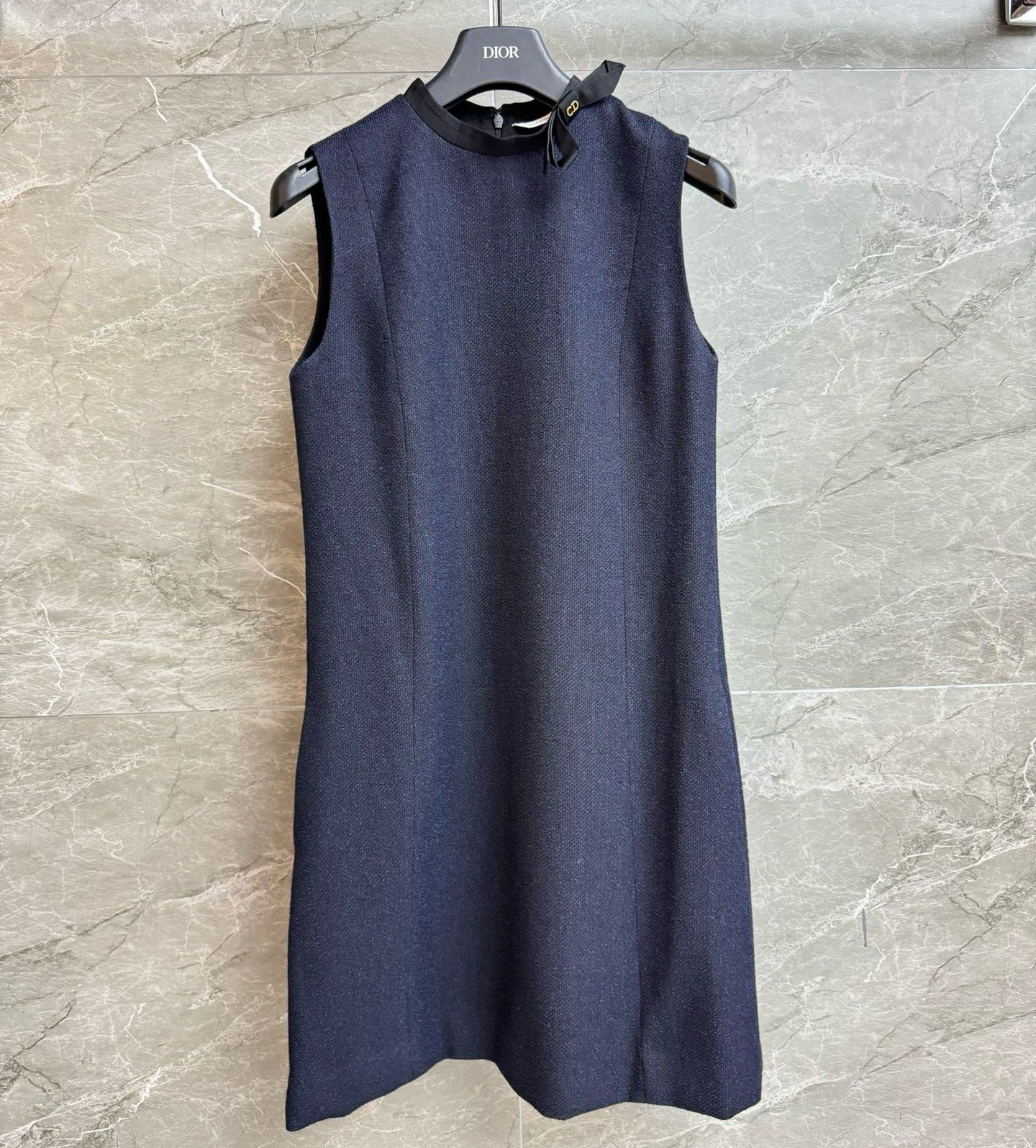 NO:740439,The new style for early spring is here. D's bow-knotted vest dress. 2026 early spring series. Exquisite, fashionable and age-reducing. Customized wool tweed fabric. Collar bow embellished with CD metal logo decoration. Full sense of high-end. The upper body can instantly become a rich man's daughter. Complete trademarks. Sizes SML, dior, skirts,19860909早春新款上新啦 D家蝴蝶结背心裙 2026早春系列 精致时髦减龄 定制羊毛粗花呢面料 领边蝴蝶结点缀CD金属徽标装饰 满满的高级感 上身秒变豪门千金 商标齐全 尺码SML,,dior,skirts,,Women's clothing