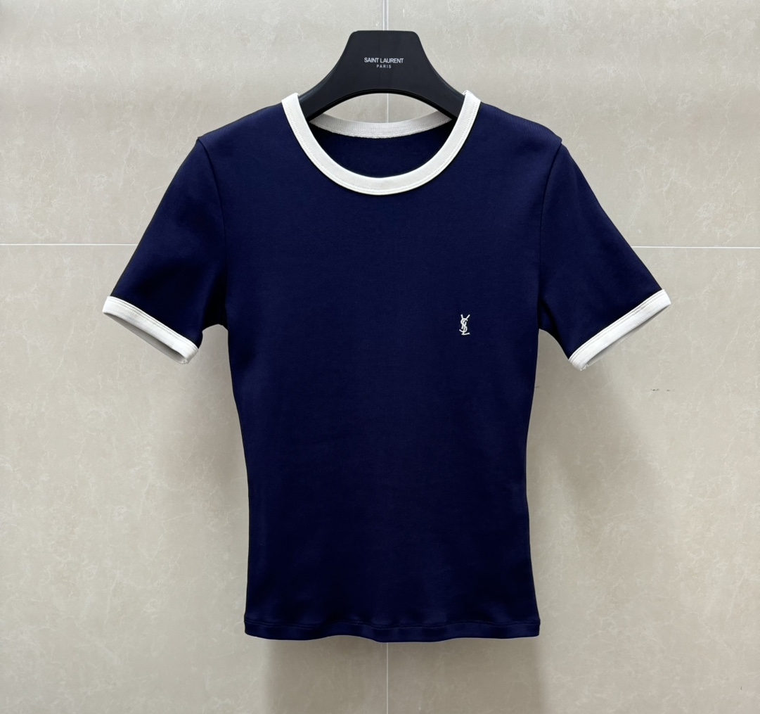 NO:798150,New arrival in early spring, YSL embroidered letter T-shirt, 2026 spring and summer series, round neck with contrasting edges, blue and white contrasting design, letter embroidery pattern embellishment, age-reducing fashionable style, customized cotton fabric, soft, comfortable and breathable, slim fit, upper body slim and versatile, sizes SML, saint laurent, tees, t-shirt,19860909早春新款上新啦 YSL刺绣字母T恤 2026春夏系列 圆领撞色包边 蓝白撞色设计 字母刺绣图案点缀 减龄时髦洋气 定制棉质面料 柔软舒适透气 修身版型 上身显瘦又百搭 尺码SML,,saint laurent,tees，t-shirt,,Women's clothing