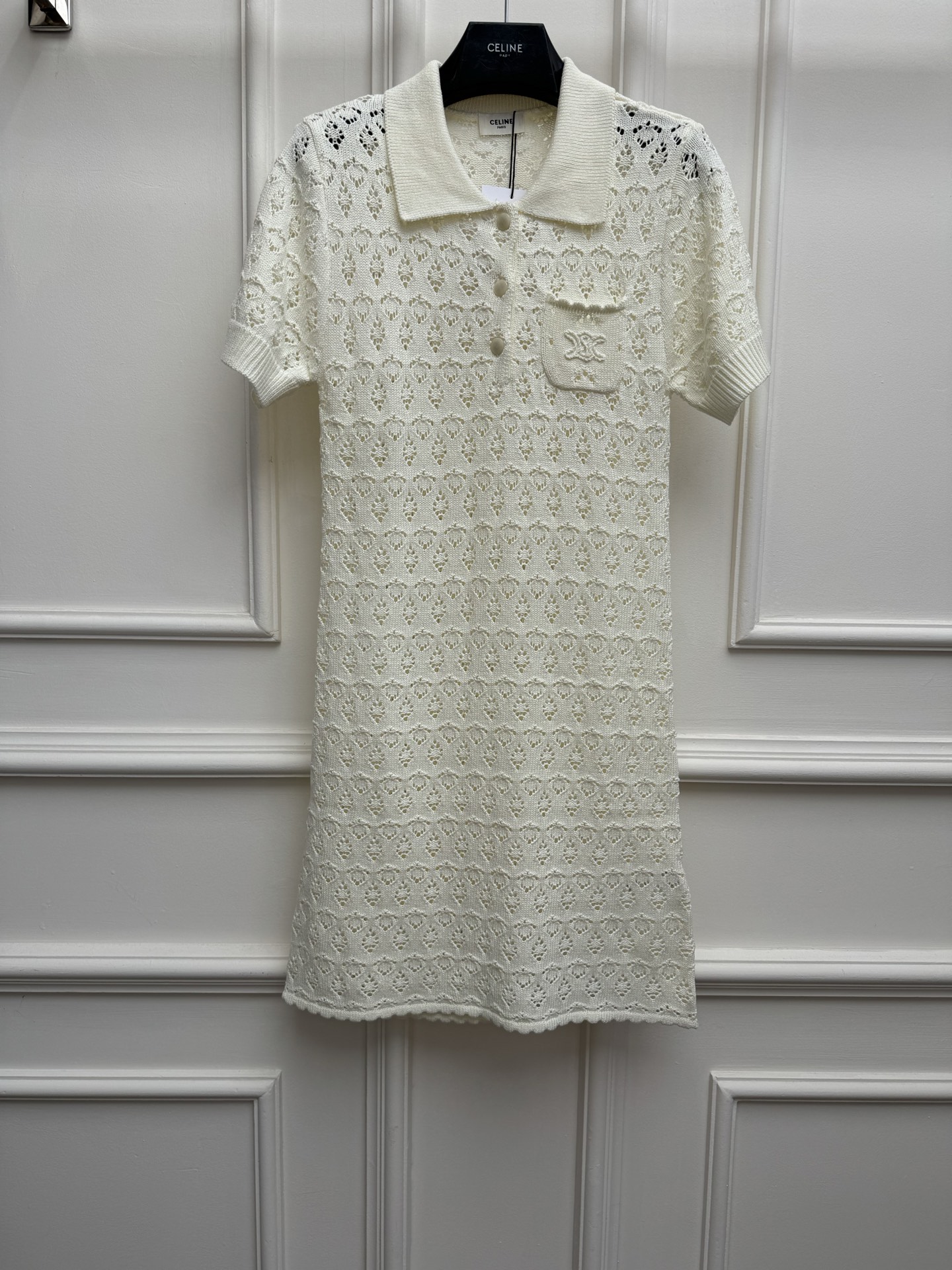 NO:832881,Spring and summer new styles are available. CL diamond pattern hollow dress 2026 spring and summer series. Classic polo neckline. Unique hollow hole craftsmanship. Arc de Triomphe logo embellishment on chest pocket. Lazy and high-end. Cotton knitted fabric. Comfortable, skin-friendly and breathable. Slim fit. The upper body is slim and elegant. Sizes SML,,skirts,19860909春夏新款上新啦 CL菱格镂空连衣裙 2026春夏系列 经典polo领领口 别致的镂空挑孔工艺 胸前口袋凯旋门logo点缀 慵懒又高级 棉质针织面料 舒适亲肤透气 修身版型 上身显瘦又气质 尺码SML,,skirts,,Women's clothing