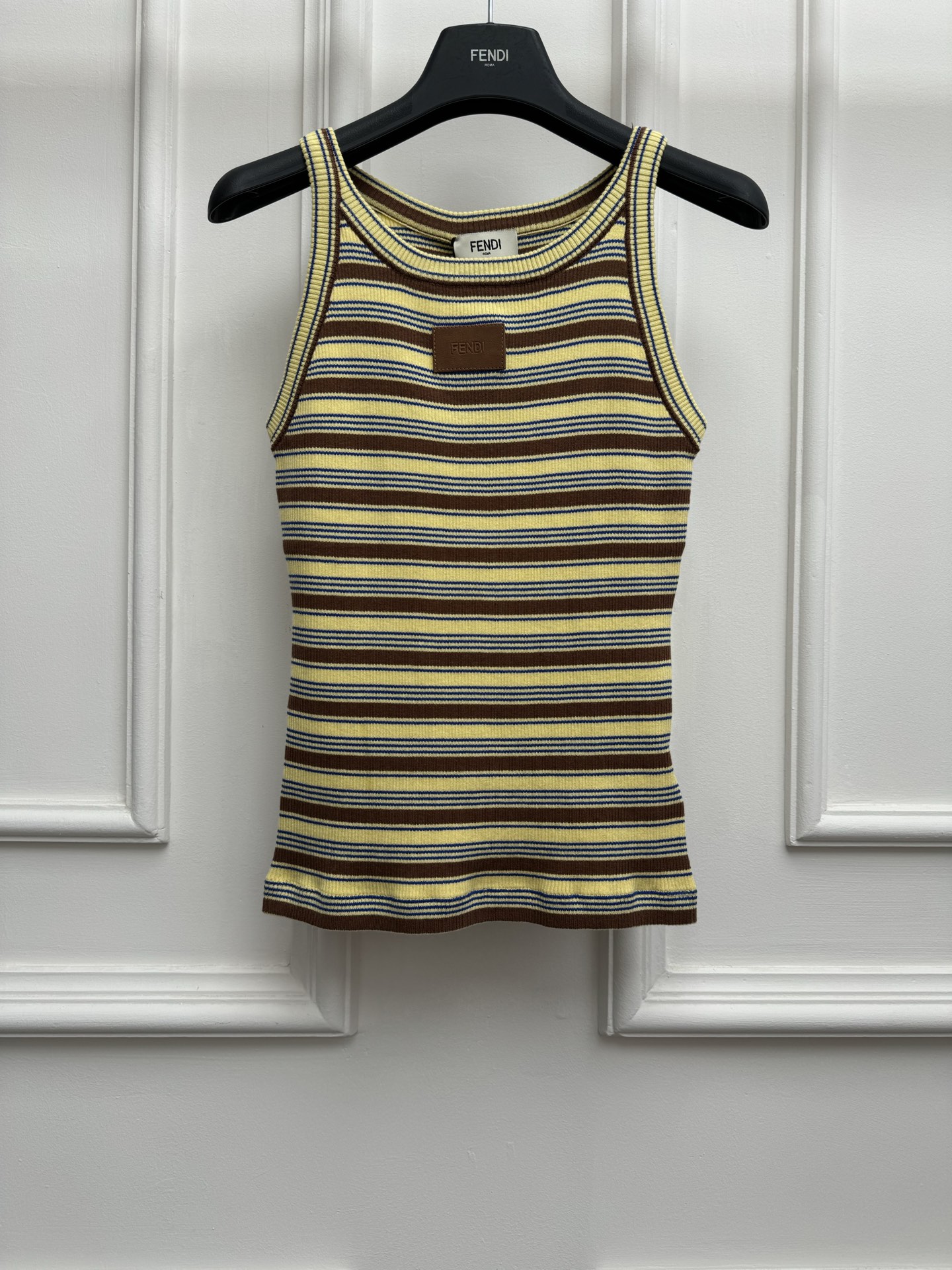NO:832890,New spring and summer new styles FD striped knitted vest 2026 spring and summer series Round ribbed neckline Contrast stripe design Leather letter logo embellishment on the chest The color is gentle and high-end Cotton knitted fabric Soft and comfortable Elastic slim fit The upper body looks slim and elegant Size SML,,19860909春夏新款上新啦 FD条纹针织背心 2026春夏系列 圆领罗纹领口 撞色条纹设计 胸前皮标字母logo点缀 配色温柔高级 棉质针织面料 柔软舒适 弹力修身版型 上身显瘦又气质 尺码SML,,,Women's clothing