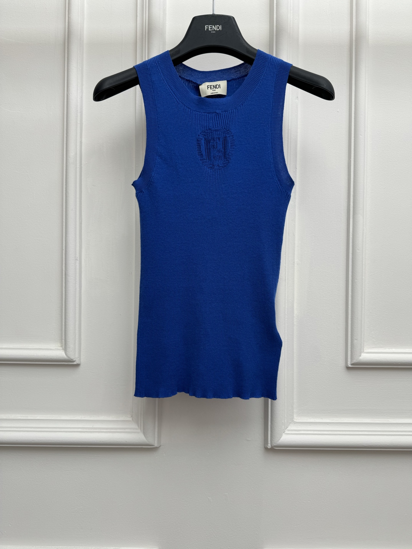NO:832913,New spring and summer new styles FD hollow knitted vest 2026 spring and summer series Round neck ribbed neckline Classic FF letter hollow jacquard pattern Simple and high-end cotton knitted fabric Soft, delicate and comfortable texture Elastic slim fit The upper body is slim and elegant Size SML,,19860909春夏新款上新啦 FD镂空针织背心 2026春夏系列 圆领罗纹领口 经典FF字母镂空提花图案 简约高级 棉质针织面料 质感柔软细腻舒适 弹力修身版型 上身显瘦又气质 尺码SML,,,Women's clothing