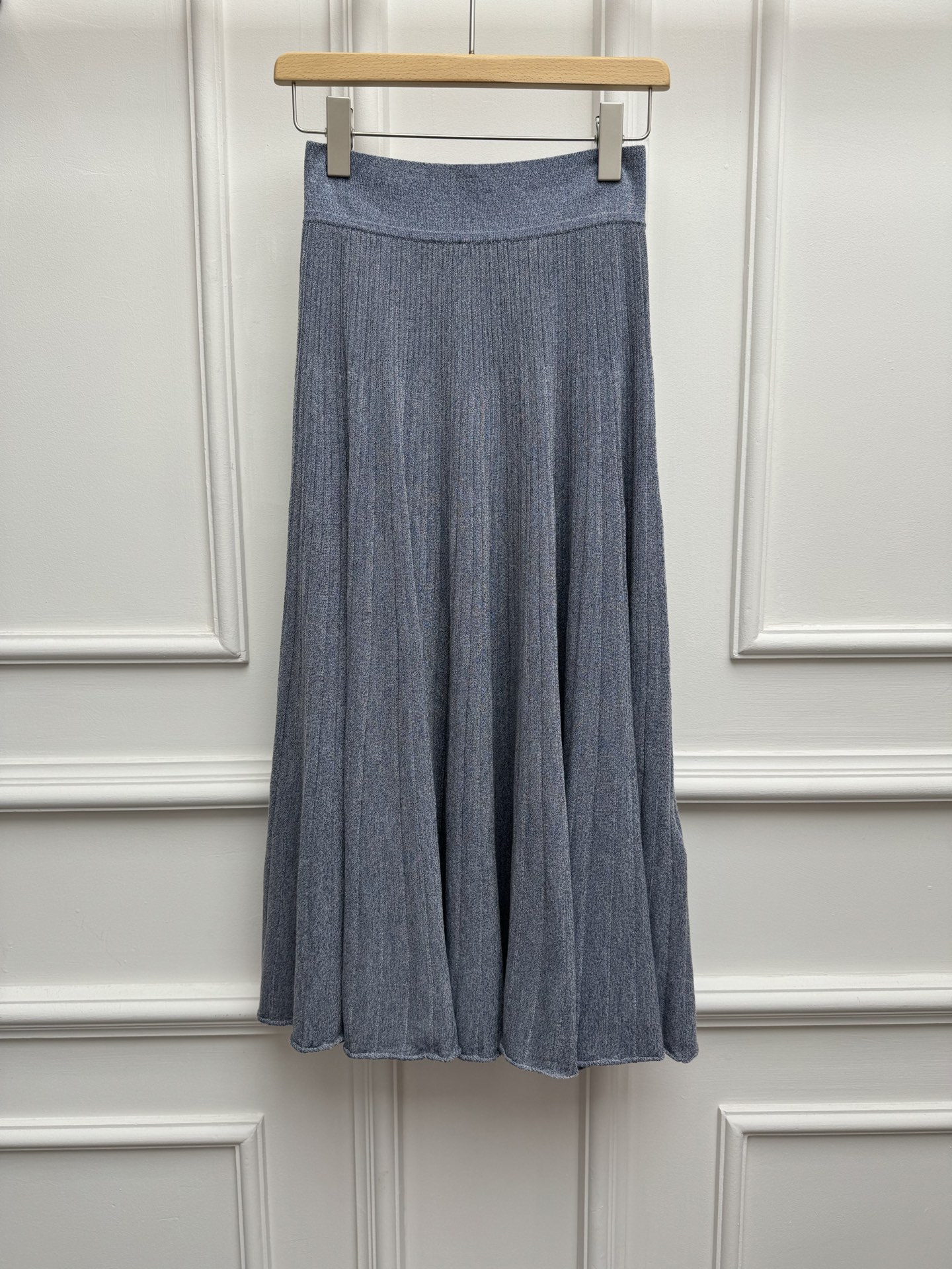NO:838255,New spring and summer new styles LP gray knitted skirt 2026 spring and summer series Elastic waistband Simple yet distinctive Full of high-end feel Customized wool blended knitted fabric High-waisted A-line version The upper body looks slim and elegant Sizes SML, loro piana, skirts,19860909春夏新款上新啦 LP灰色针织半身裙 2026春夏系列 松紧弹力腰头 简约不失特色 满满的高级感 定制羊毛混纺针织面料 高腰A字版型 上身显瘦又气质 尺码SML,,loro piana,skirts,,Women's clothing