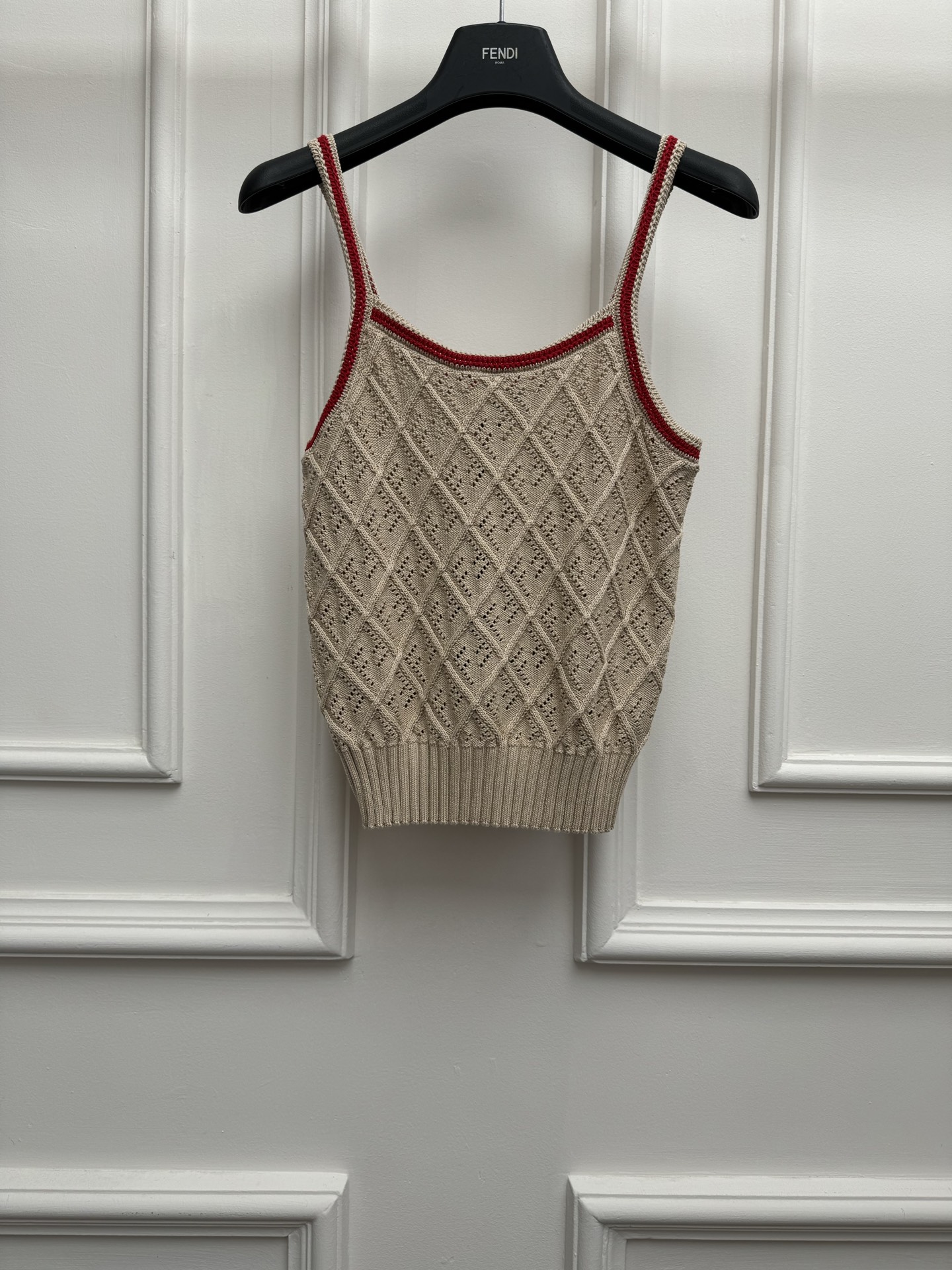 NO:843888,New spring and summer styles are available. FD Hollow Camisole 2026 Spring and Summer Series Contrast Color Neck Design Classic Double FF Letter Hollow Jacquard Pattern Simple and High-end Cotton Knitted Fabric Elastic Slim Fit The Upper Body Looks Slim and Elegant Size SML,,19860909春夏新款上新啦 FD镂空吊带背心 2026春夏系列 撞色领口设计 经典双FF字母镂空提花图案 简约高级 棉质针织面料 弹力修身版型 上身显瘦又气质 尺码SML,,,Women's clothing