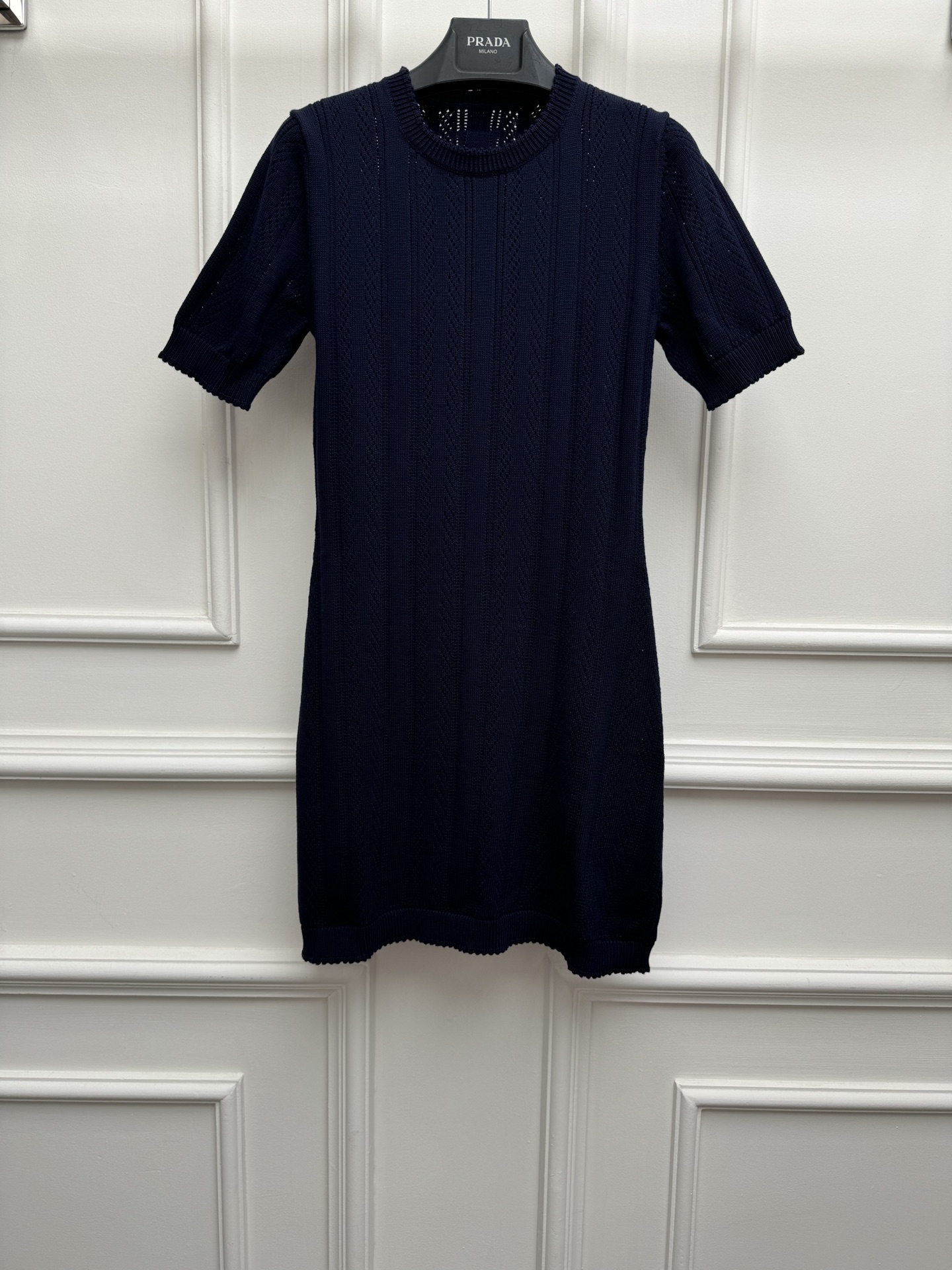 NO:843918,New spring and summer styles are available. P home hollow knitted dress 2026 spring and summer series. Round ribbed neckline. Hollow woven texture. Triangular logo embellishment on the back. Minimalist and advanced. Cotton knitted fabric. Soft, comfortable and skin-friendly. Slim fit. The upper body is slim and elegant. Sizes SML,,skirts,19860909春夏新款上新啦 P家镂空针织连衣裙 2026春夏系列 圆领罗纹领口 镂空编织纹理 后背三角logo徽标点缀 极简高级 棉质针织面料 柔软舒适亲肤 修身版型 上身显瘦又气质 尺码SML,,skirts,,Women's clothing