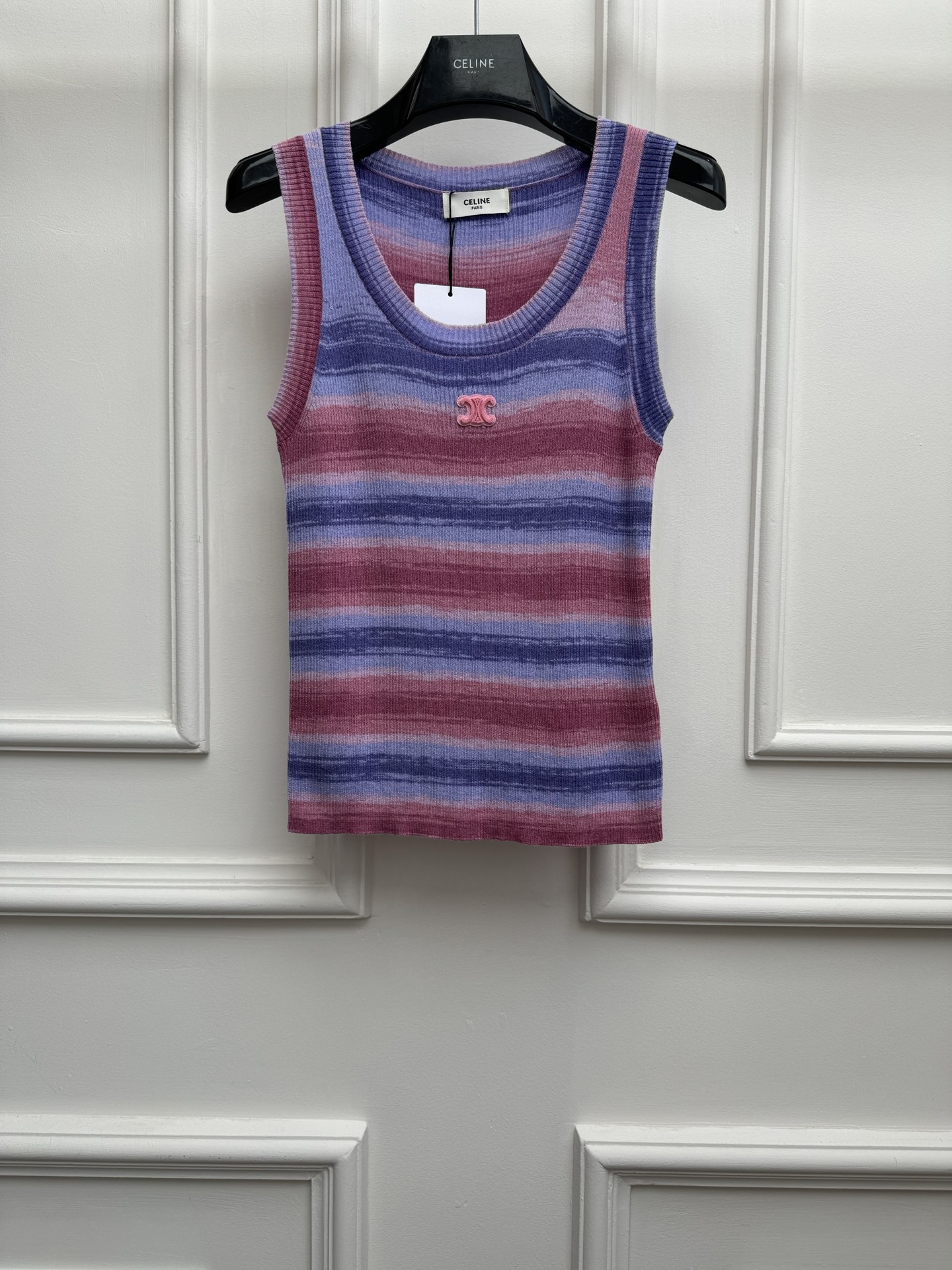 NO:845311,New spring and summer new styles CL striped knitted vest 2026 spring and summer series Versatile U-shaped neckline Rainbow stripe color scheme Arc de Triomphe logo embellishment on the chest Age-reducing fashionable style Linen blended knitted fabric Elastic slim fit The upper body is slim and elegant Size SML,,19860909春夏新款上新啦 CL条纹针织背心 2026春夏系列 百搭U字领领口 彩虹条纹配色 胸前凯旋门logo点缀 减龄时髦洋气 亚麻混纺针织面料 弹力修身版型 上身显瘦又气质 尺码SML,,,Women's clothing