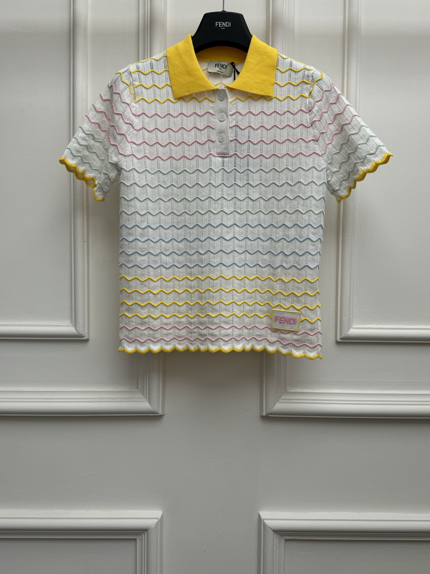NO:845316,Spring and summer new styles are available. FD wave pattern polo short sleeves. 2026 spring and summer series. Classic polo neckline. Colorful wave pattern design. Letter embroidery logo embellishment on the hem. Cute and playful. Cotton knitted fabric. Soft and comfortable. Short version. The upper body is slim and elegant. Size SML, T-shirt,19860909春夏新款上新啦 FD波浪纹polo短袖 2026春夏系列 经典polo领领口 彩色波浪纹设计 下摆字母刺绣徽标点缀 可爱俏皮减龄 棉质针织面料 柔软舒适 短款版型 上身显瘦又气质 尺码SML,,T-shirt,,Women's clothing