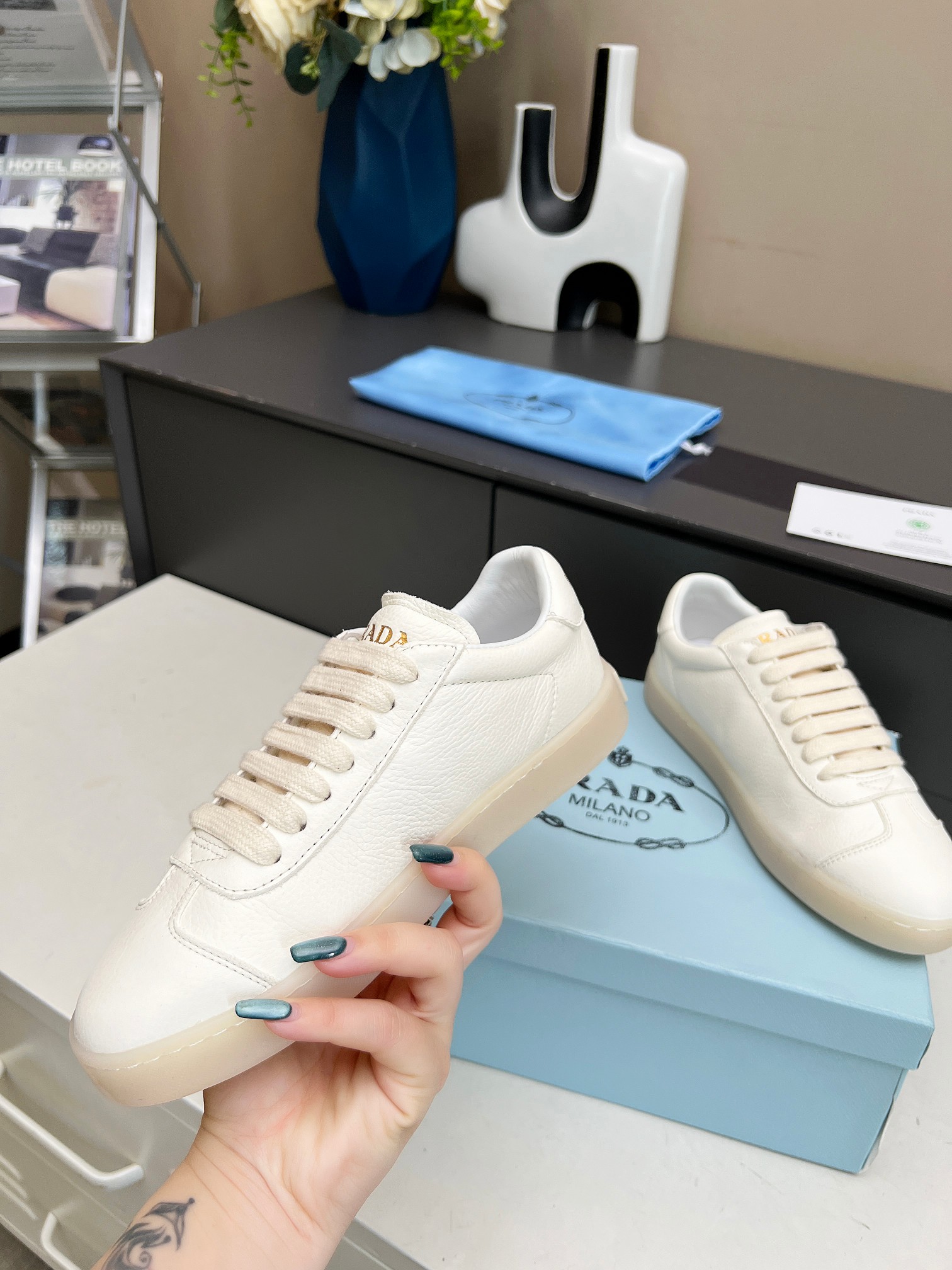 [PRADA*] P: Couple, Talla: 35-44 (W 41, M 45. Hecho a medida) 2024 Prada/Prada "Couple" Metal Logo L