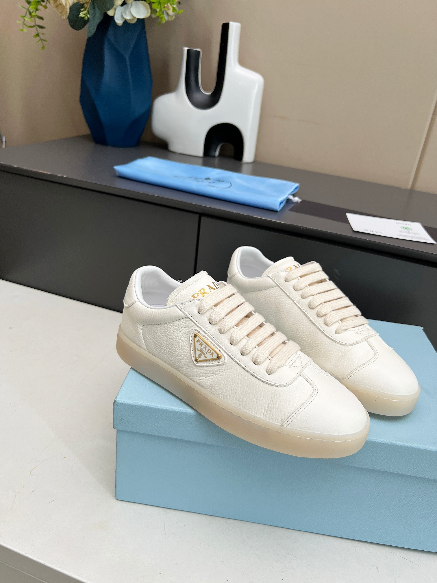 [PRADA*] P: Couple, Talla: 35-44 (W 41, M 45. Hecho a medida) 2024 Prada/Prada "Couple" Metal Logo L