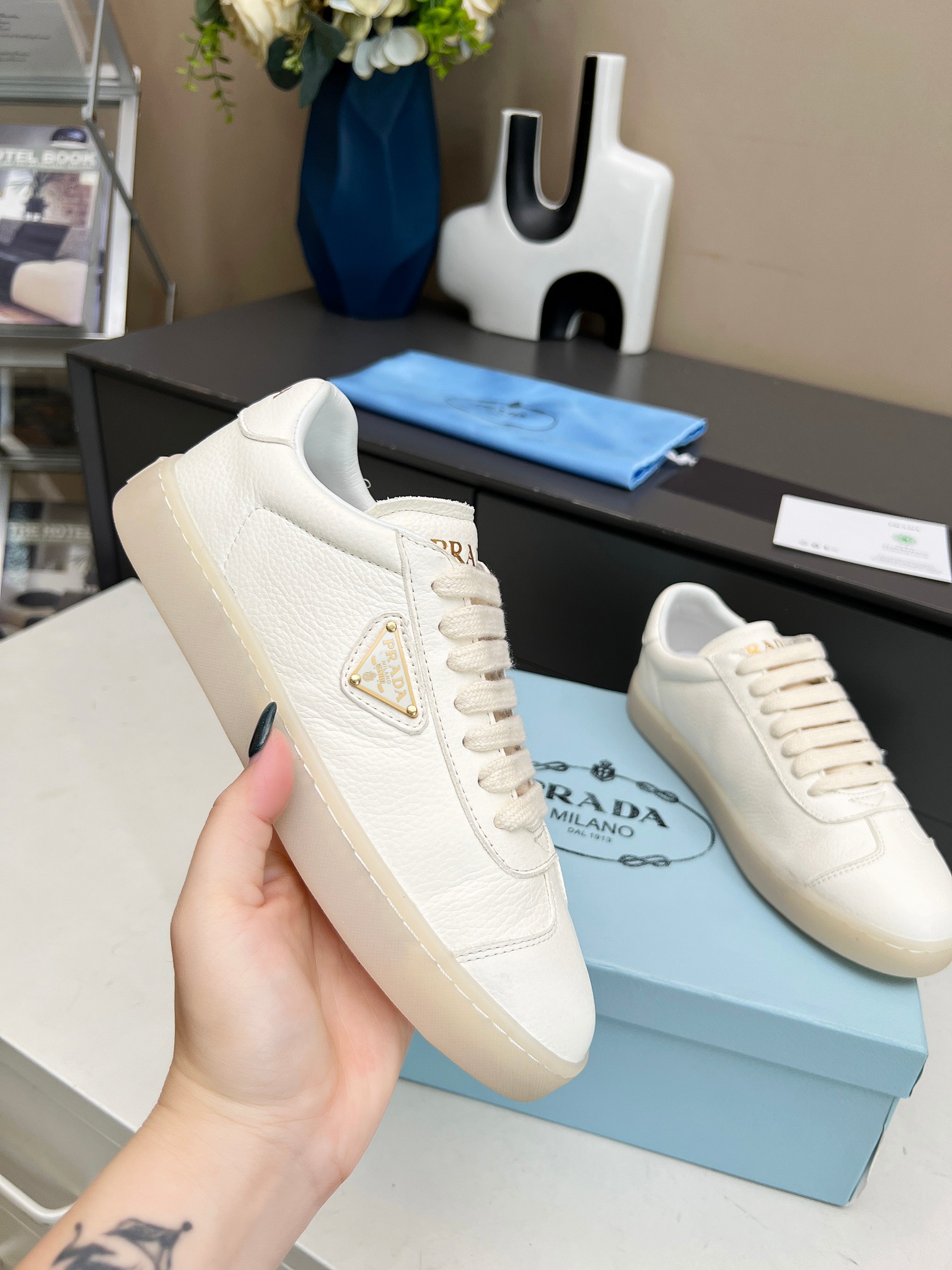 [PRADA*] P: Couple, Talla: 35-44 (W 41, M 45. Hecho a medida) 2024 Prada/Prada "Couple" Metal Logo L
