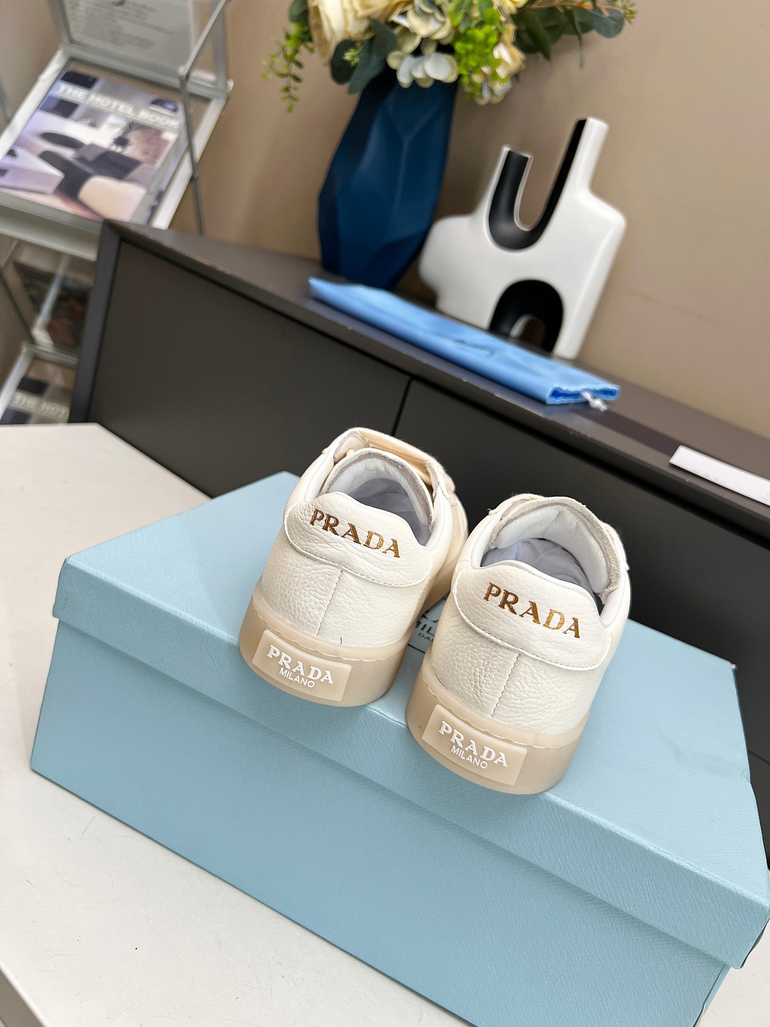 [PRADA*] P: Couple, Talla: 35-44 (W 41, M 45. Hecho a medida) 2024 Prada/Prada "Couple" Metal Logo L