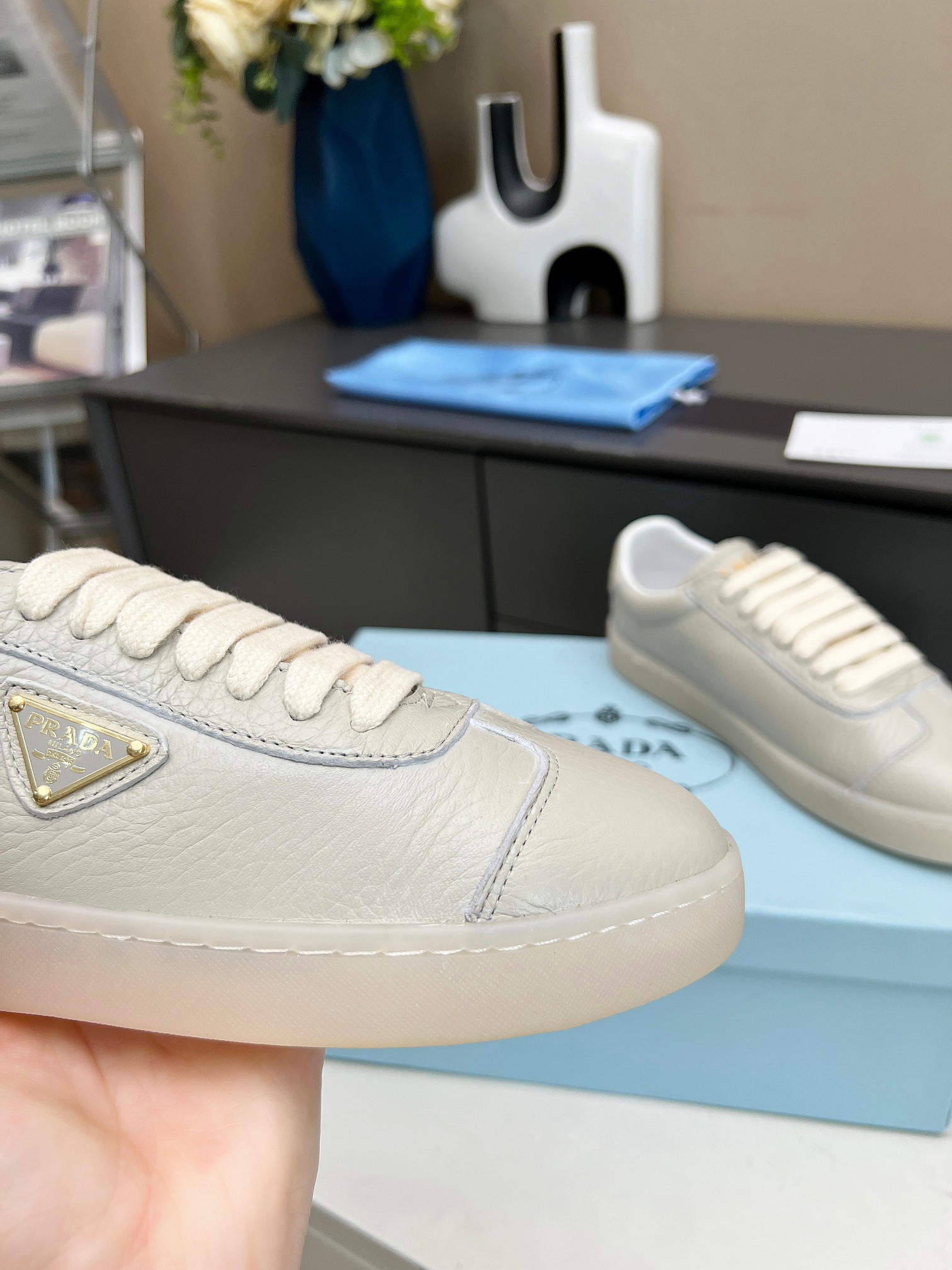 [PRADA*] P: Couple, Talla: 35-44 (W 41, M 45. Hecho a medida) 2024 Prada/Prada "Couple" Metal Logo L