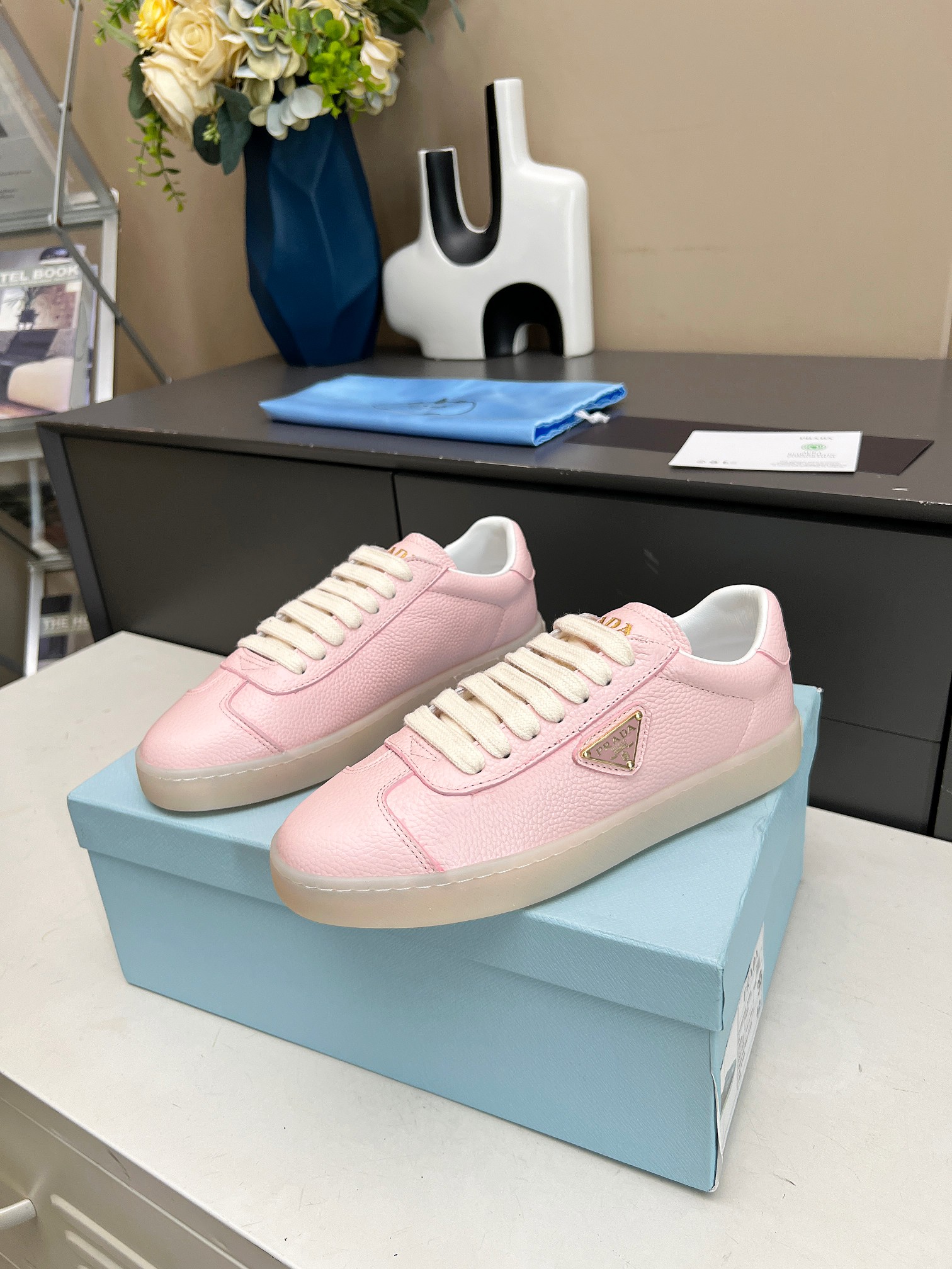 [PRADA*] P: Couple, Talla: 35-44 (W 41, M 45. Hecho a medida) 2024 Prada/Prada "Couple" Metal Logo L