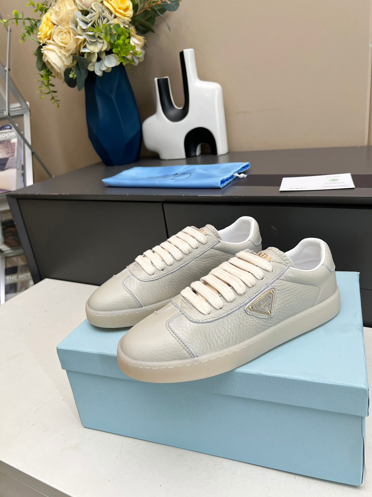 [PRADA*] P: Couple, Talla: 35-44 (W 41, M 45. Hecho a medida) 2024 Prada/Prada "Couple" Metal Logo L