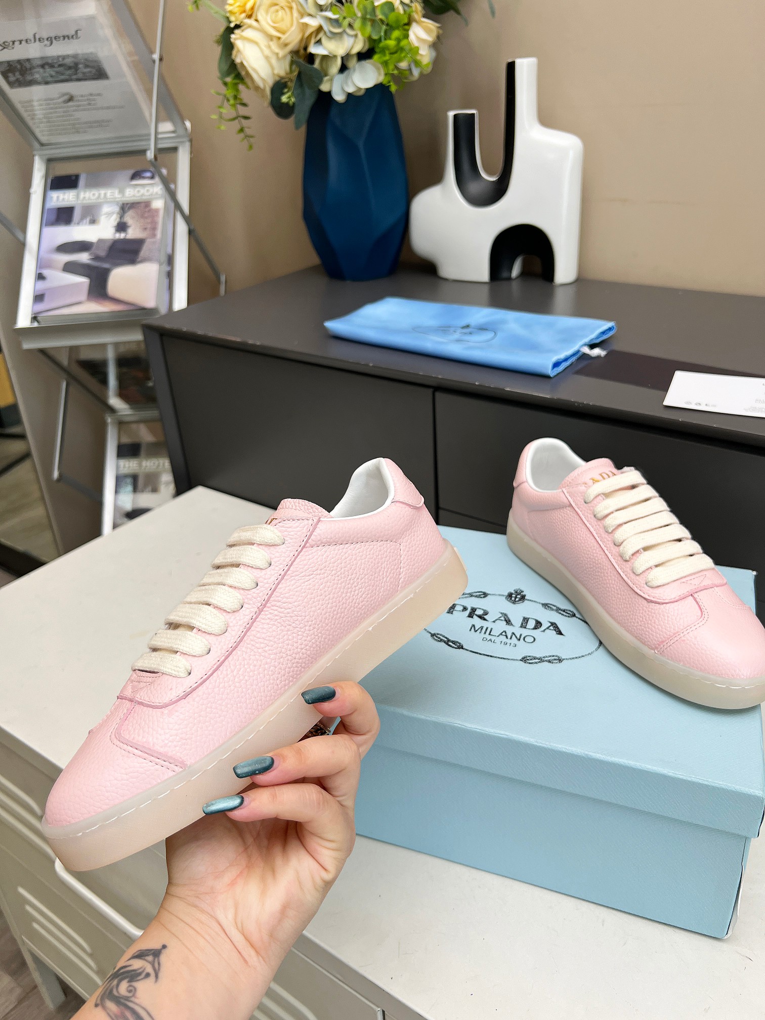 [PRADA*] P: Couple, Talla: 35-44 (W 41, M 45. Hecho a medida) 2024 Prada/Prada "Couple" Metal Logo L