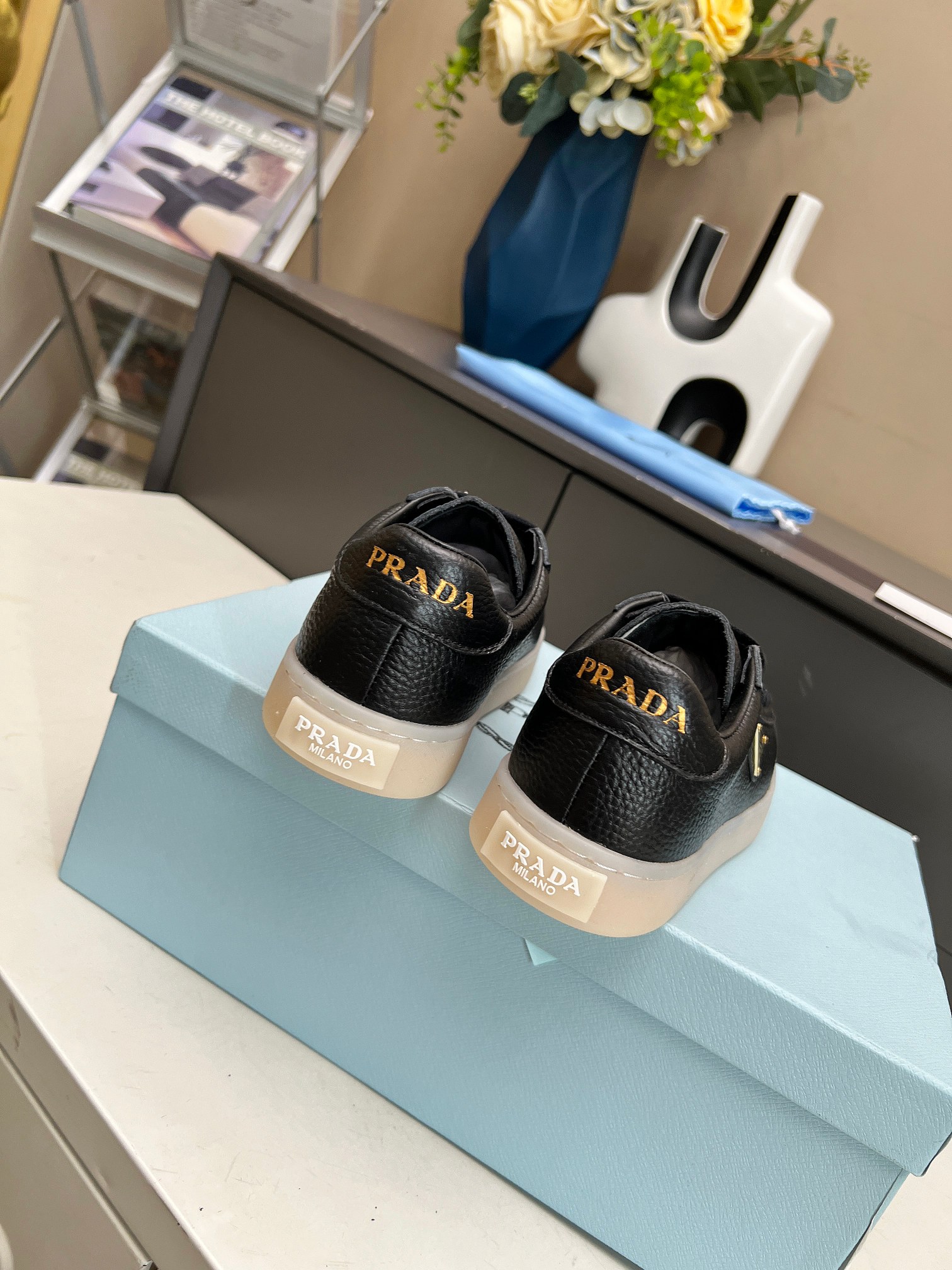 [PRADA*] P: Couple, Talla: 35-44 (W 41, M 45. Hecho a medida) 2024 Prada/Prada "Couple" Metal Logo L