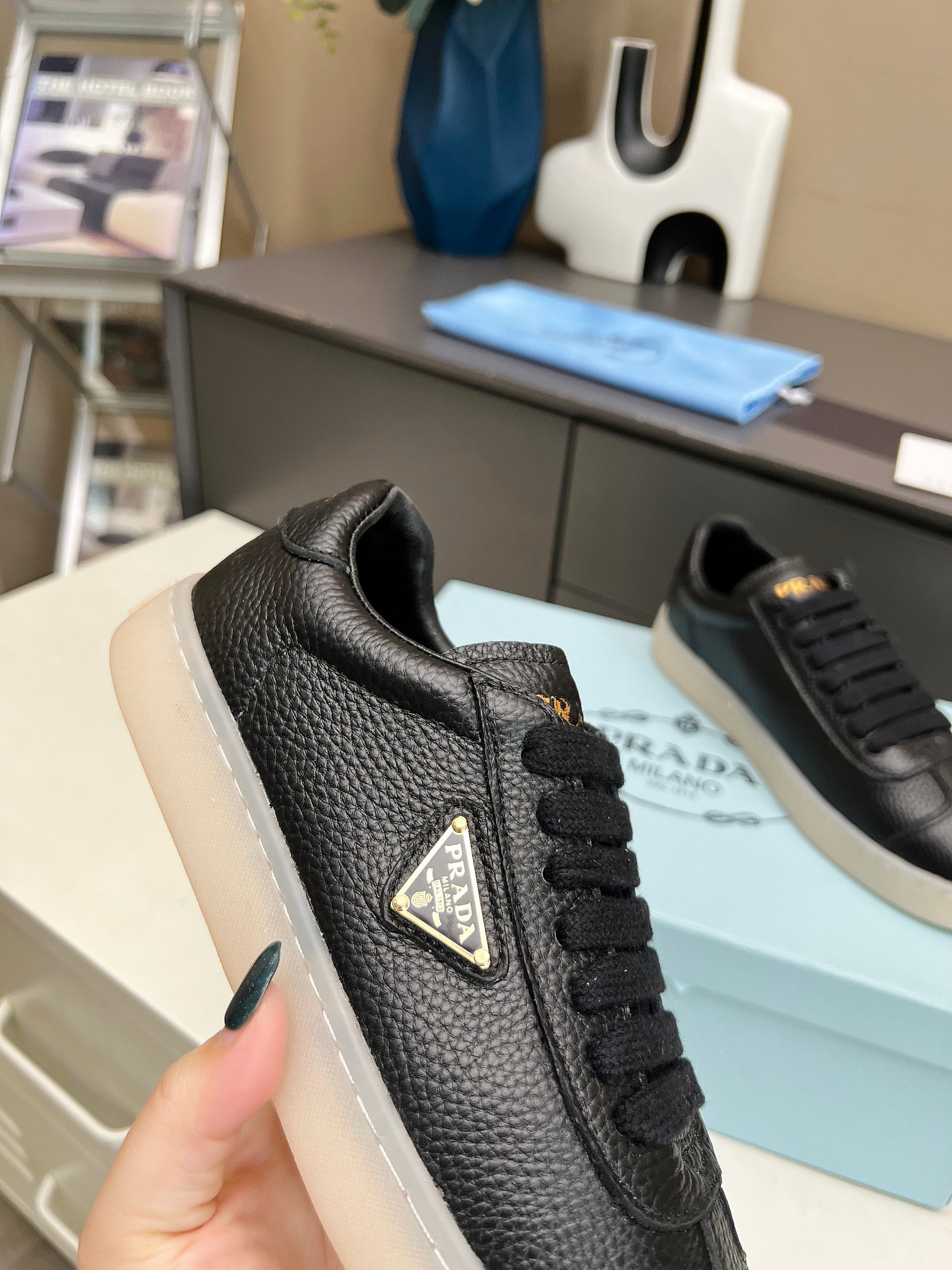 [PRADA*] P: Couple, Talla: 35-44 (W 41, M 45. Hecho a medida) 2024 Prada/Prada "Couple" Metal Logo L