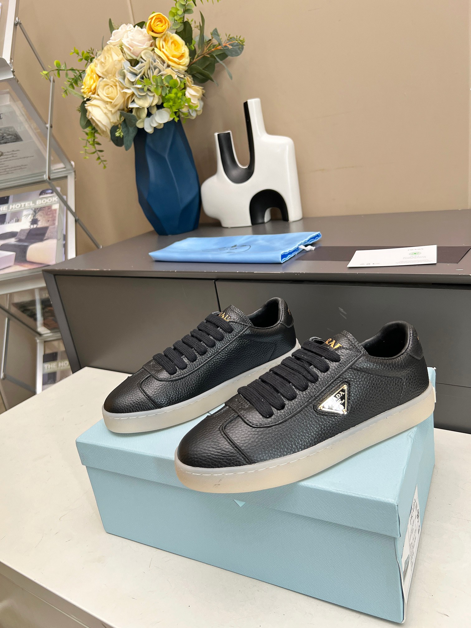 [PRADA*] P: Couple, Talla: 35-44 (W 41, M 45. Hecho a medida) 2024 Prada/Prada "Couple" Metal Logo L