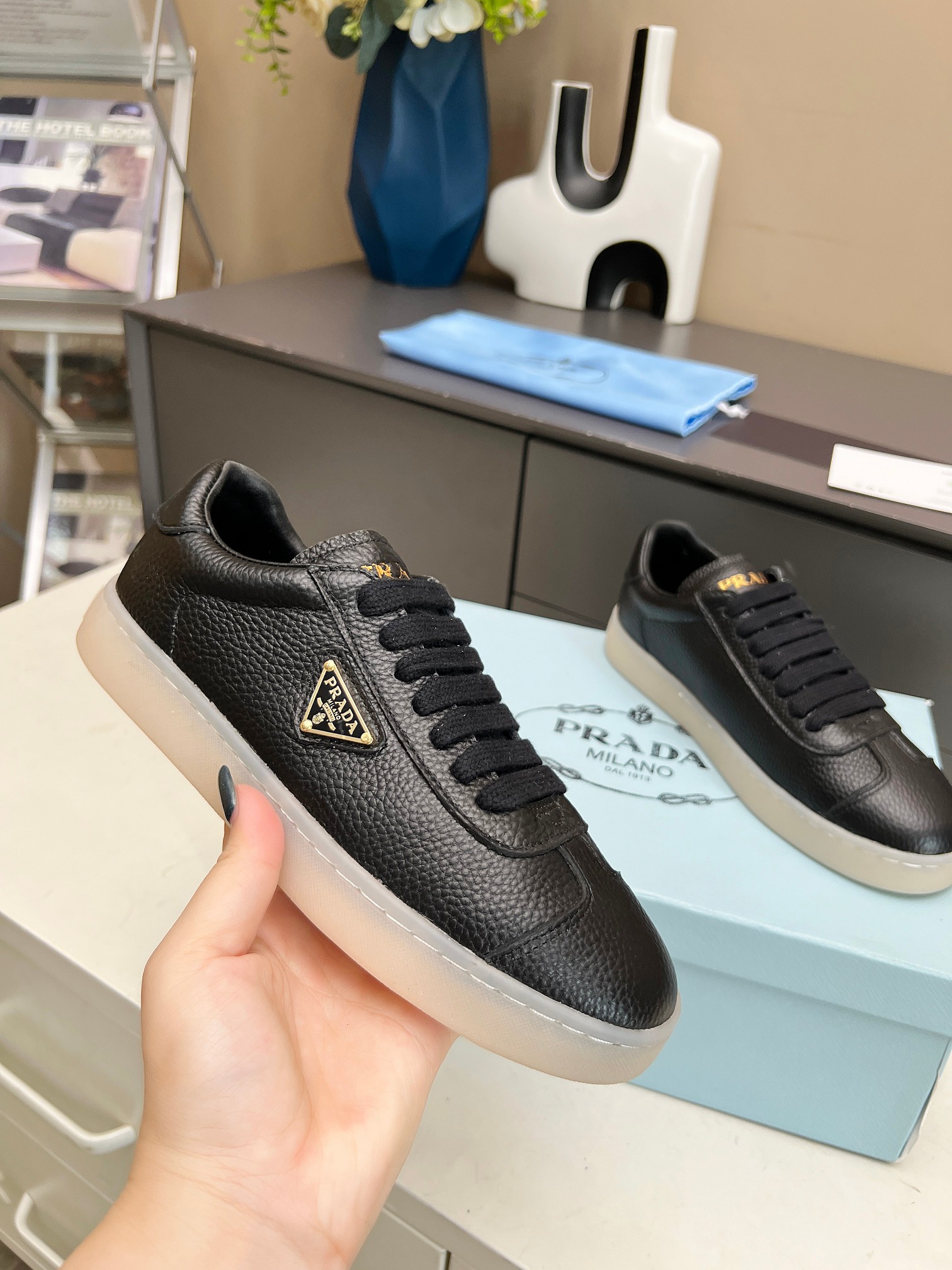 [PRADA*] P: Couple, Talla: 35-44 (W 41, M 45. Hecho a medida) 2024 Prada/Prada "Couple" Metal Logo L
