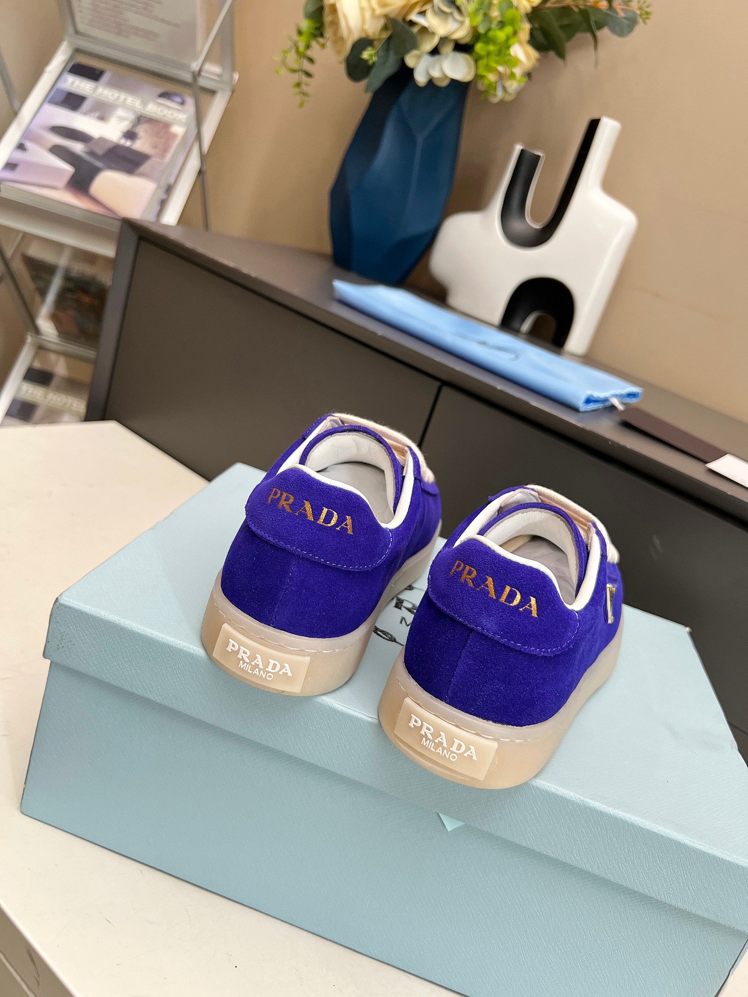 [PRADA*] P: Couple, Talla: 35-44 (W 41, M 45. Hecho a medida) 2024 Prada/Prada "Couple" Metal Logo L