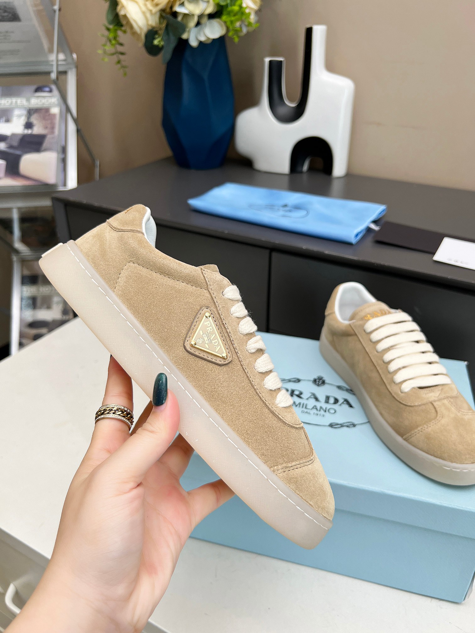 [PRADA*] P: Couple, Talla: 35-44 (W 41, M 45. Hecho a medida) 2024 Prada/Prada "Couple" Metal Logo L