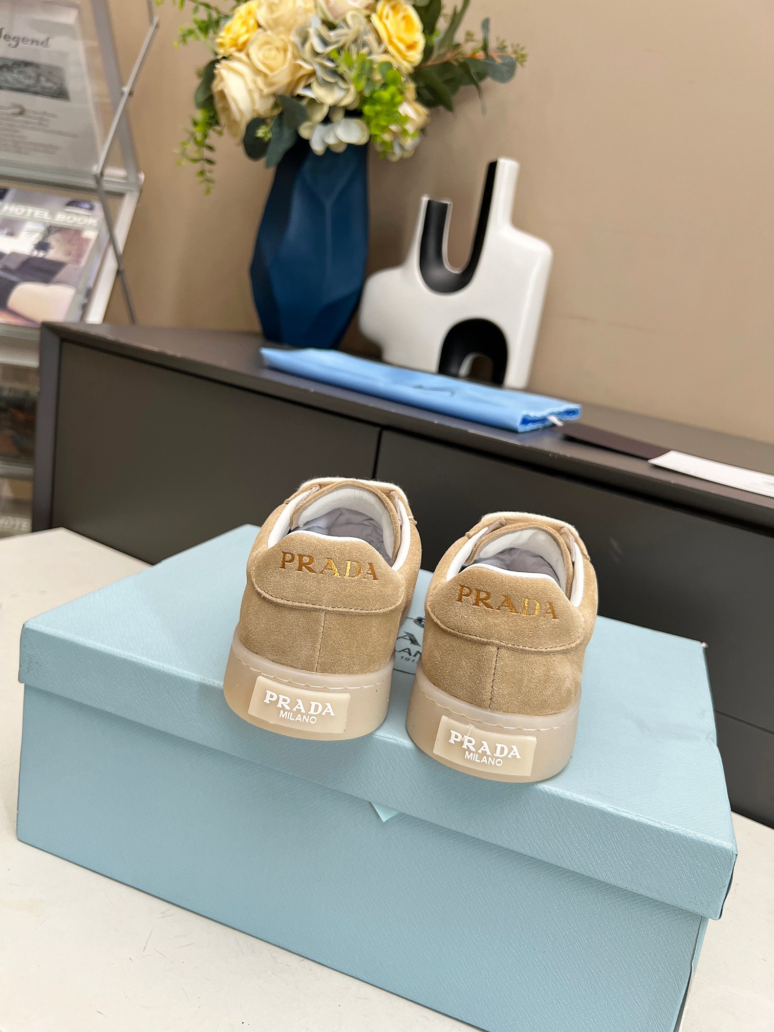 [PRADA*] P: Couple, Talla: 35-44 (W 41, M 45. Hecho a medida) 2024 Prada/Prada "Couple" Metal Logo L