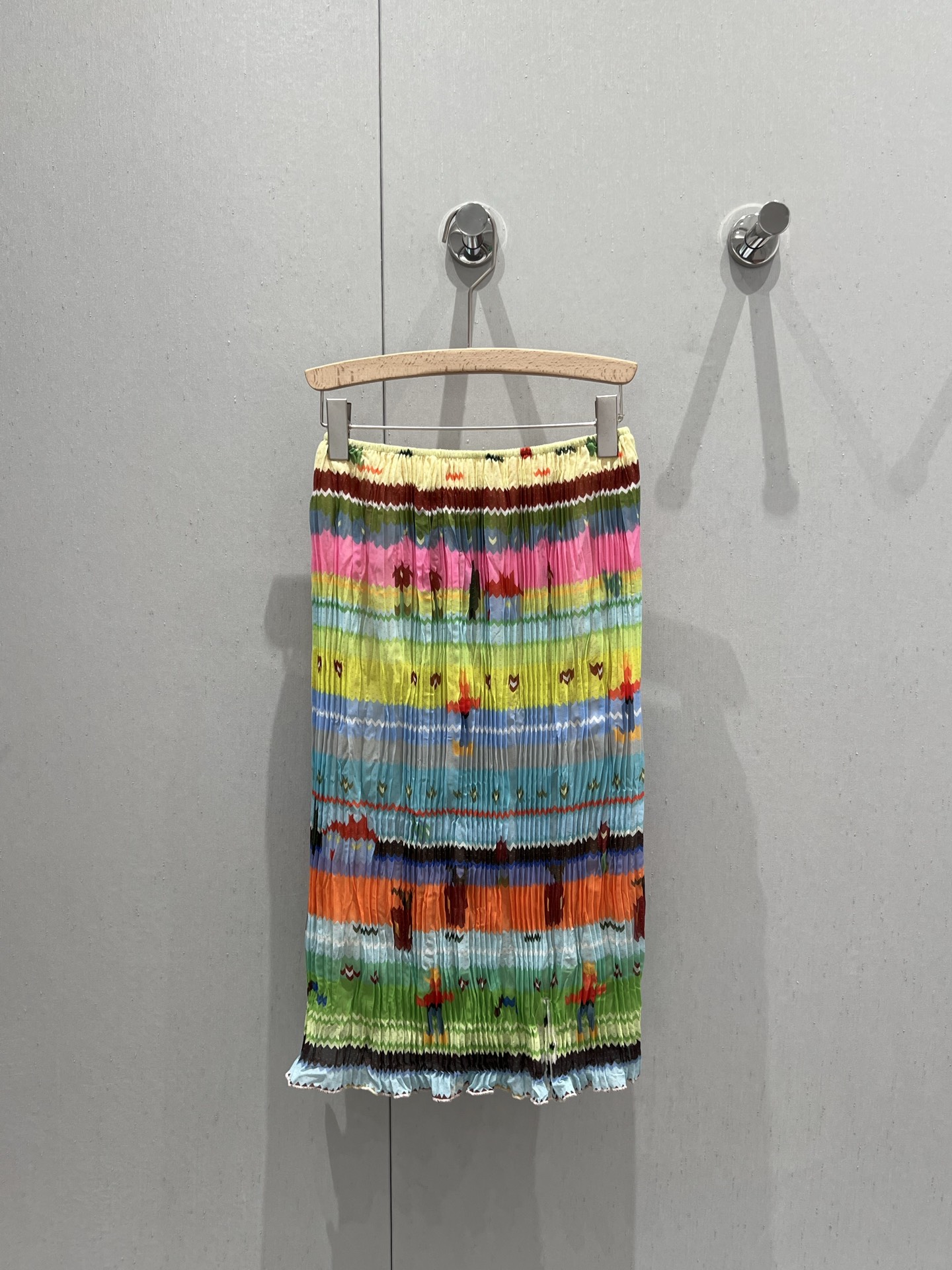 NO:329524,Short sent*nce 25Ss early spring new model, pixel-style printed pleated skirt丨Exclusive high-end production!  Full of lazy elastic waist design, not only makes your wearable, but also makes free adjustments according to your figure, making your waist more fit and match your pants. Simple but not without fashion sense~ Skin-friendly pure cotton, soft touch, a must-have for fashionable essence~ S/M/L,, skirts, alexander wang19860909Short sent*nce 25Ss早春新款 像素风印花褶皱半裙丨独家高版出品！满满的慵懒感松紧腰设计 不仅方便了你的穿着还可以根据你的身材进行自由调整让你腰身更加合身颜色和裤子互相搭配 简约但不失时尚感~亲肤纯棉 触感柔软 时髦精必备～现货发售S/M/L,,skirts,alexander wang,Women's clothing