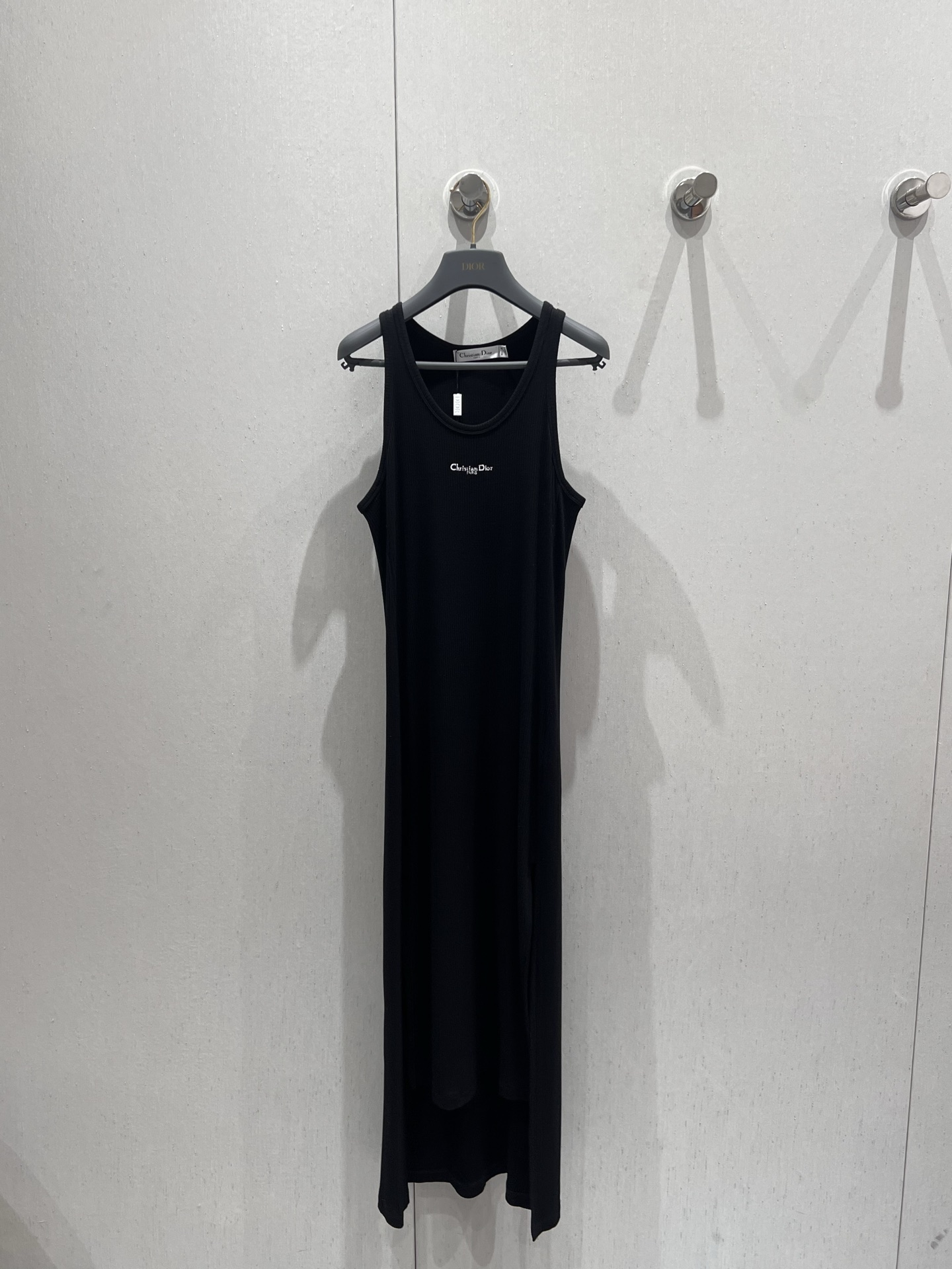 NO:428887,Support replacement Dio*25Ss spring and summer new model, micro-label embroidered threaded mid-length vest dress | Exclusive high-end production!  Contract the treasures and versatile items for the whole summer!  The collar edges are all seamlessly spliced ​​and integrated molding, and the workmanship quality depends on the details!  Differentiate the market version!  The waist-hugging style design, three-dimensional cutting, and the upper body effect is amazing!  Customized thread edge collection is smooth and smooth, on-site S/M/L real-life details pictures, dior, skirts, alexander wang19860909支持换款 Dio*25Ss春夏新款 微标刺绣螺纹中长款背心连衣裙丨独家高版出品！承包一整个夏天的宝藏百搭单品！领边皆采用无缝拼接一体成型工艺,做工品质看细节！区别市场版本！收腰版型设计,立体裁剪,上身效果绝绝子！定制螺纹收边平整流畅,现货发售 S/M/L 实拍细节图,,dior,skirts,alexander wang,Women's clothing