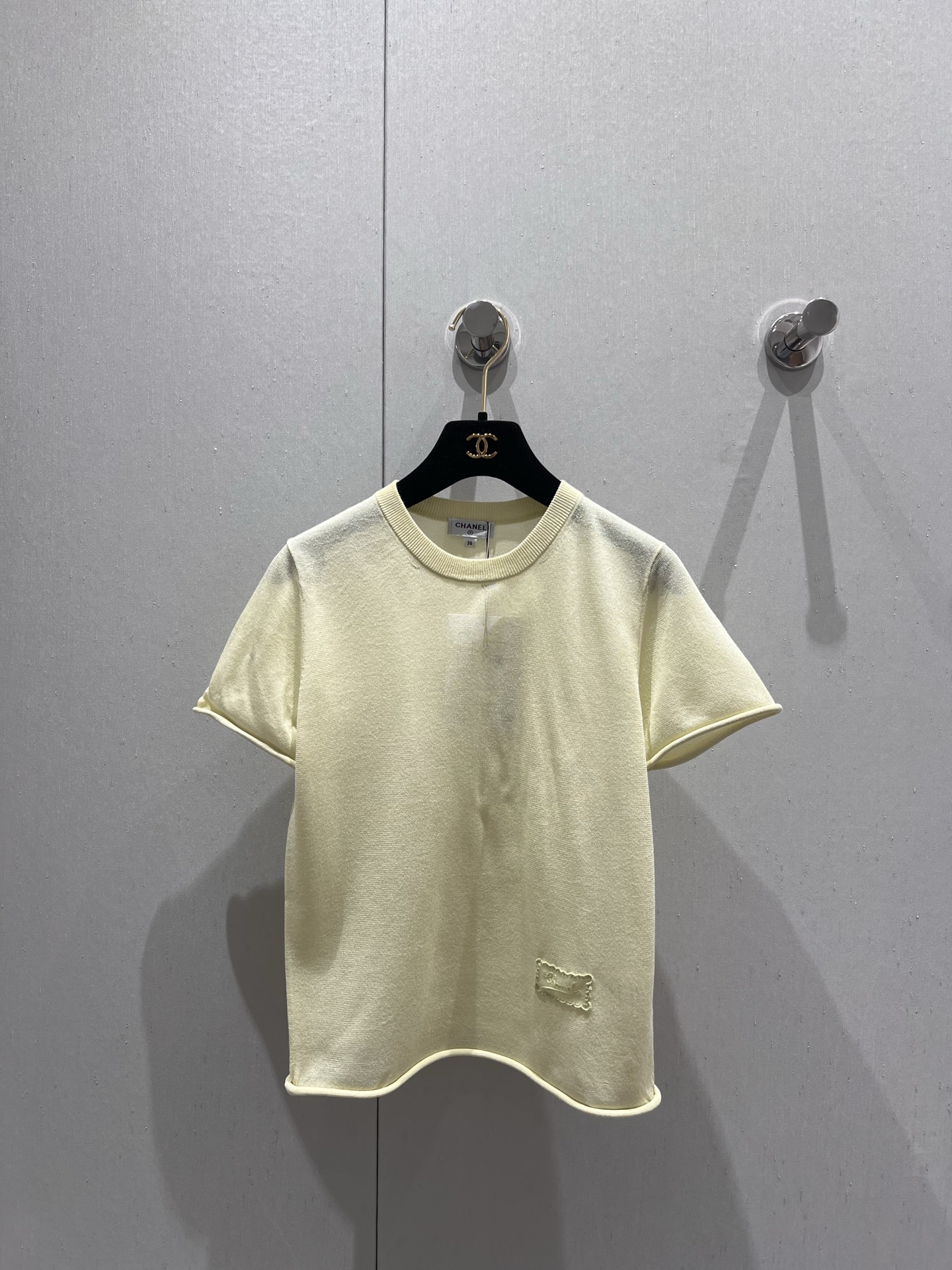 NO:329756,Batch Chane*25ss Summer New Style Candy Color Knitted Lace Logo Short Sleeve Top丨Exclusive High-end Production!  Original custom yarn Custom lace embroidery, ultra-fine yarn The craftsmanship is exquisite and fashionable~~ Girls who like perspective wear it directly. They need to match it with an inner wear in daily life. The refreshing index is very high. On-site sale S/M/L, chanel, T-shirt, alexander wang19860909批 Chane*25ss夏季新款 糖果色系针织蕾丝logo短袖上衣丨独家高版出品！原版定制纱线 定制蕾丝刺绣,超细织纱线 工艺精致时髦～～ 喜欢透视感的女生直接穿 日常需要搭配一件内搭 清爽指数爆表 现货发售 S/M/L,,chanel,T-shirt,alexander wang,Women's clothing