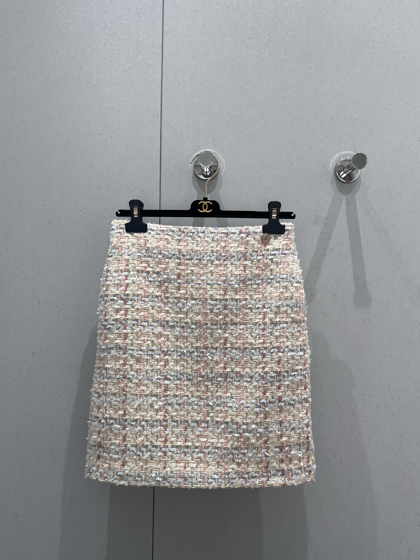 NO:328849,Chane* 25P spring and summer new style lemon yellow tweed skirt丨Exclusive high-end production!  Special lemon yellow color. The colors are basically low-saturation colors. They are light and not ostentatious. They reveal the breath of spring and the vitality of summer everywhere. Recommend a set of matching! S/M/L real-life detailed pictures on sale in stock, chanel, skirts, alexander wang19860909Chane* 25P春夏新款 柠檬黄粗花呢半裙丨独家高版出品！ 特别的柠檬黄颜色 彩色基本都是饱和度比较低的色彩 轻盈不张扬 处处透露着春天的气息和夏天的活力 推荐一套搭配 !现货发售S/M/L实拍细节图,,chanel,skirts,alexander wang,Women's clothing