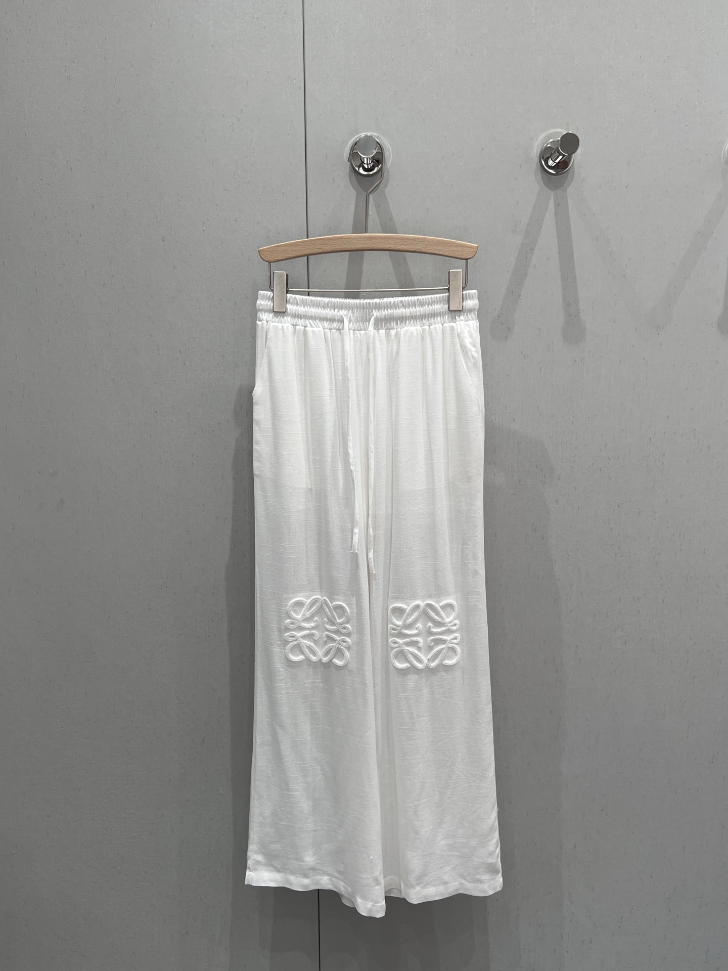 NO:328143,Loew* 25Ss spring and summer new style, linen heavy industry embroidered long-sleeved shirt   casual pants set | Exclusive high-end production!  Minimalist and relaxed linen set, casual healing set, a very suitable suit for wearing in summer, a linen material with breathing in summer, any set is a bit 