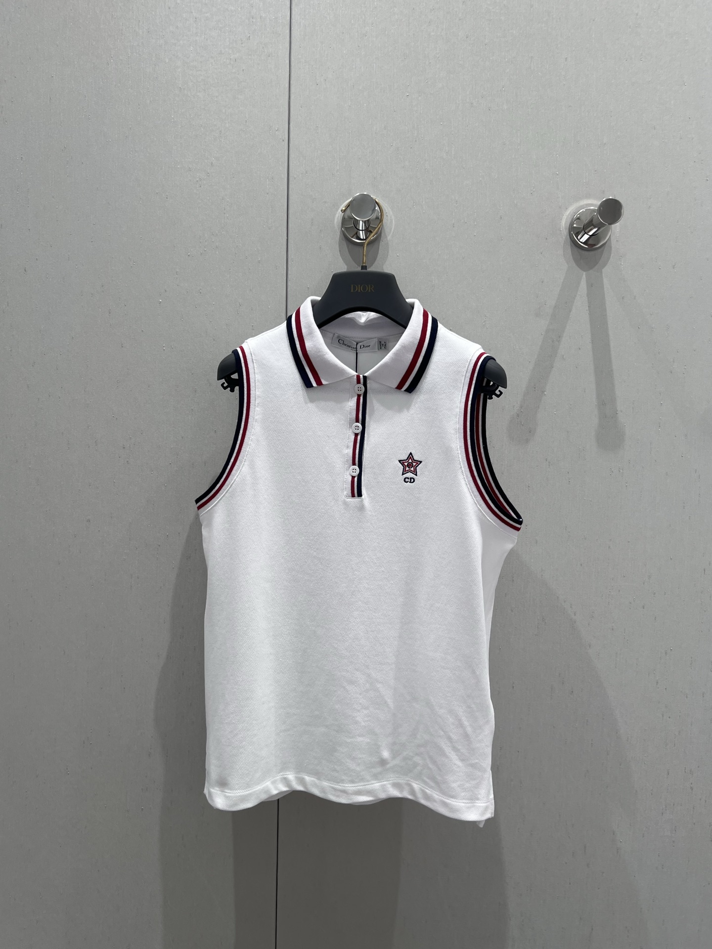 NO:415596,Supports replacement of Di*r 25Ss spring and summer new style, tennis girlish style polo neck vest top | Exclusive yb development!  High-end production!  Positioned embroidered five-pointed star letters, you can easily control them when you go out on the street every day. The classic style is versatile and not picky, and the imported bead floor cotton fabric has a great texture!  Customized ribbed collars are fashionable and high-end!  Highly recommend the private model, S/M/L real-life detailed pictures, alexander wang19860909支持换款Di*r 25Ss春夏新款 网球少女风polo领背心上衣丨独家yb开发！高版出品！定位刺绣五角星字母,运动日常出街均可轻松驾驭～经典版型百搭不挑人,进口珠地棉面料质感超赞！定制配色罗纹领时髦又高级！强烈推荐自留款,现货发售S/M/L实拍细节图,,alexander wang,Women's clothing