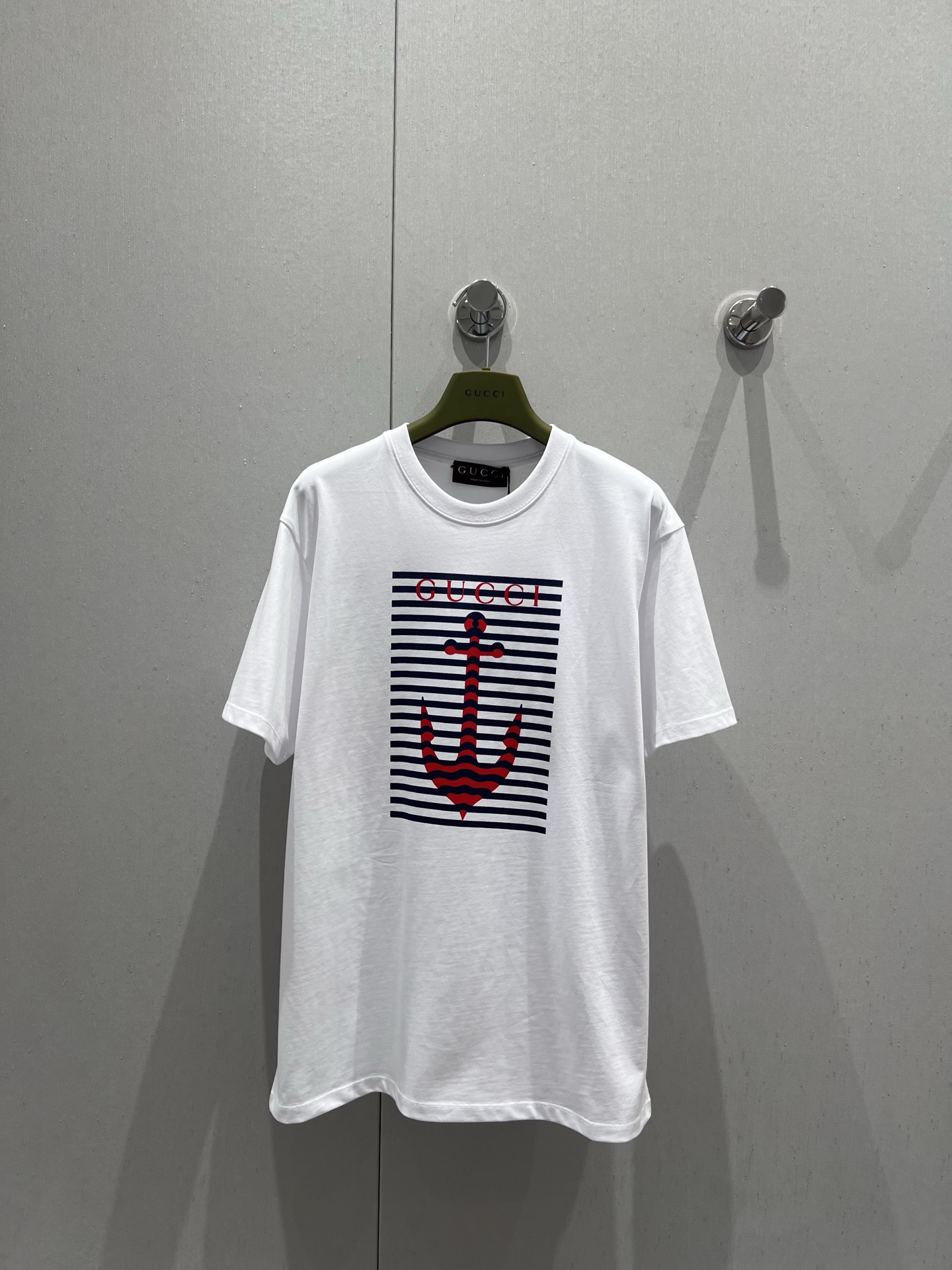 NO:334161,Support for replacement Chane*25ss summer new style, letter anchor printed round neck short-sleeved T-shirt | Exclusive yb development!  High-end production!  Really powerless, Xia Tian really can't refuse!  It’s comfortable and skin-friendly!  !  Custom fabrics and body styles are simply not easy to wear!  Both appearance and comfort!  The rate of returning to the street is 100%. If you get it, you will definitely be very nice to match it casually!  Big recommendation!  Men and women's styles, S/M/L real photos for sale, chanel, T-shirt, tees, t-shirt, alexander wang19860909支持换款 Chane*25ss夏季新款 字母船锚印花圆领短袖T恤丨独家yb开发！高版出品！真的毫无抵抗力 夏天真是拒绝不了！一整个上身就不想脱下的舒适绝佳亲肤感！！定制面料配合随身型版型简直不要太好穿！颜值与舒适兼具！穿出街回头率百分百 你们拿到手一定会绝绝子随意搭配就很nice！重磅推荐！男女同款 现货发售S/M/L实拍细节图,,chanel,T-shirt,tees，t-shirt,alexander wang,Women's clothing