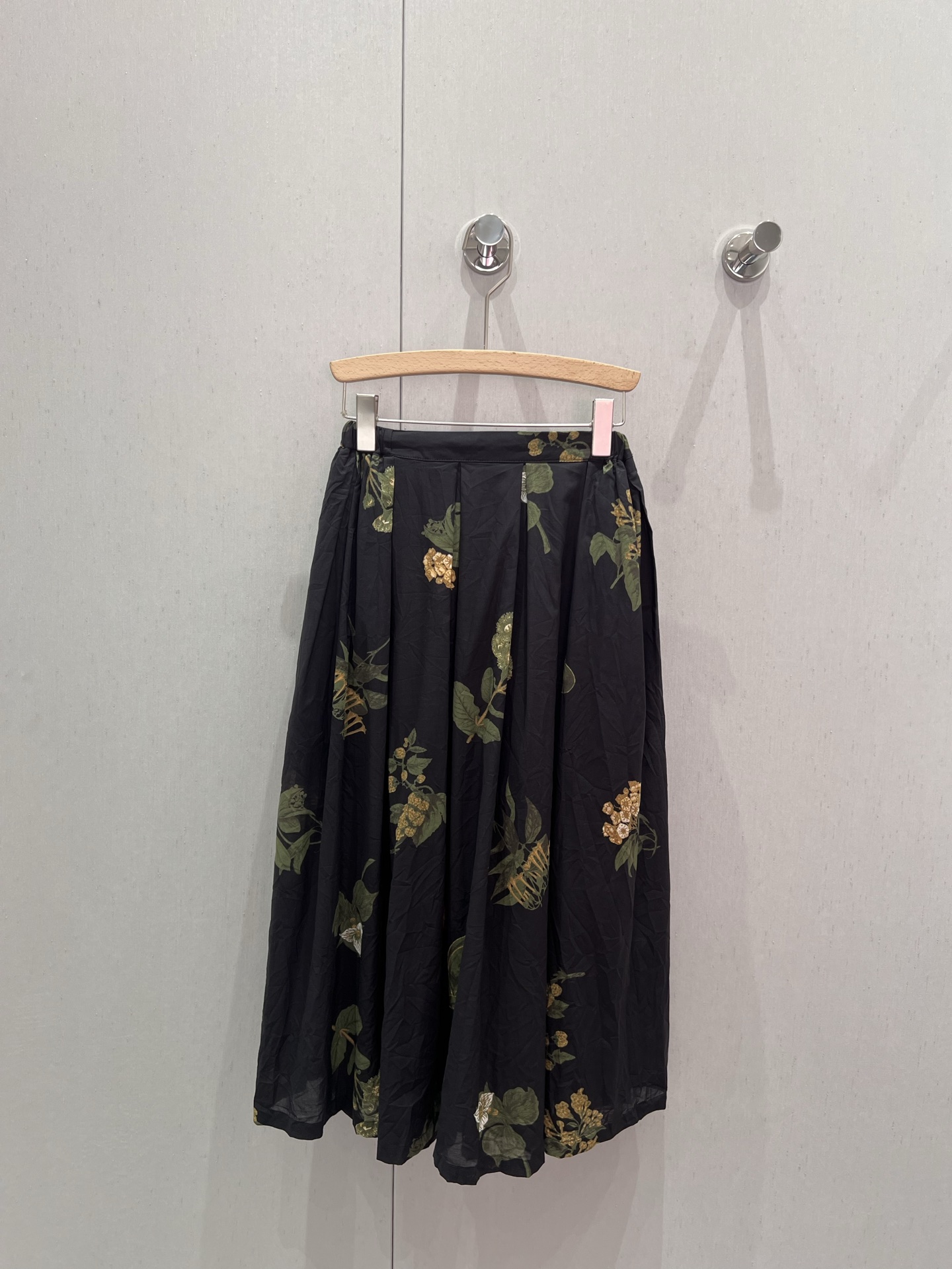 NO:411088,Support replacement Pas de Calais 25Ss spring and summer new model, plant-print washing Japanese high-waist skirt丨Exclusive high-end production!  Cleverly combine French romance with Japanese minimalism to create a clothing that is both elegant and practical. Its design does not pursue over-the-top, but shows a low-key sense of high-end through tailoring, fabrics and details. S/M/L real-life details pictures are available in stock, alaia, skirts, alexander wang19860909支持换款 Pas de Calais 25Ss春夏新款 植物印花水洗日系高腰半身裙丨独家高版出品！巧妙地将法式浪漫与日式极简主义结合,创造出既优雅又实用的服装.它的设计不追求过度张扬,而是通过剪裁、面料和细节来展现低调的高级感 现货发售S/M/L实拍细节图,,alaia,skirts,alexander wang,Women's clothing