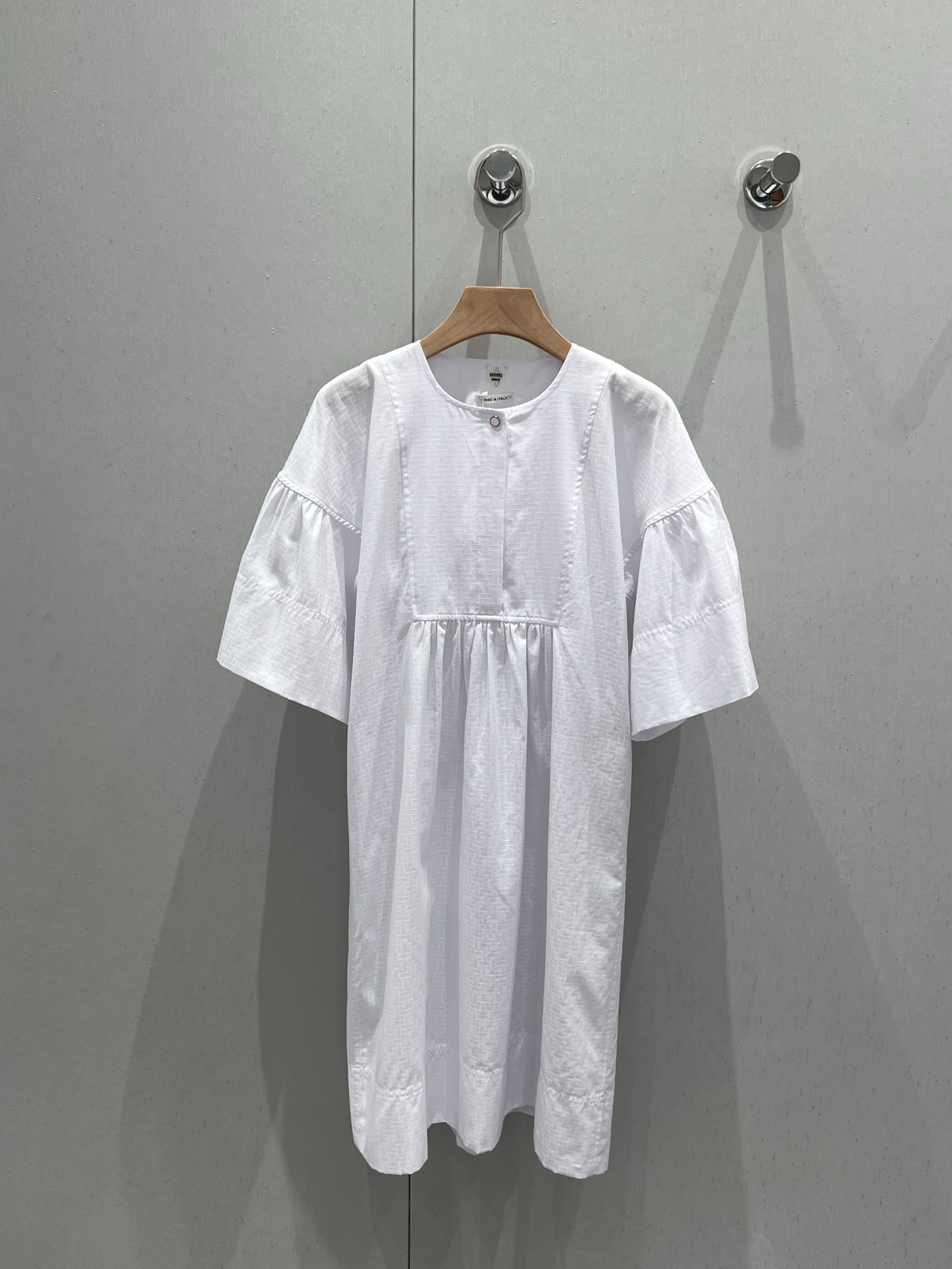 NO:411060,Supports replacement Herm*s 25Ss spring and summer new style doll dress | Exclusive yb development!  High-end production!  Minimalist lazy and casual high-end items, sweet and salt-designed A-line skirt style, which makes you look slim on the upper body!  The versatile age-reducing effect is super nice. It is full of details, and I highly recommend the model to keep!  The imported pure cotton fabric has a great texture!  Workmanship quality depends on the details, S/M/L real photos of S/M/L on sale in stock, hermes, skirts, alexander wang19860909支持换款 Herm*s 25Ss春夏新款 娃娃款连衣裙丨独家yb开发！高版出品！极简主义慵懒随性的高级单品,可甜可盐设计A字裙摆版型上身巨显瘦！百搭减龄效果超nice.细节感满满,强烈推荐自留款！进口纯棉面料质感超赞！做工品质看细节,现货发售S/M/L实拍细节图,,hermes,skirts,alexander wang,Women's clothing