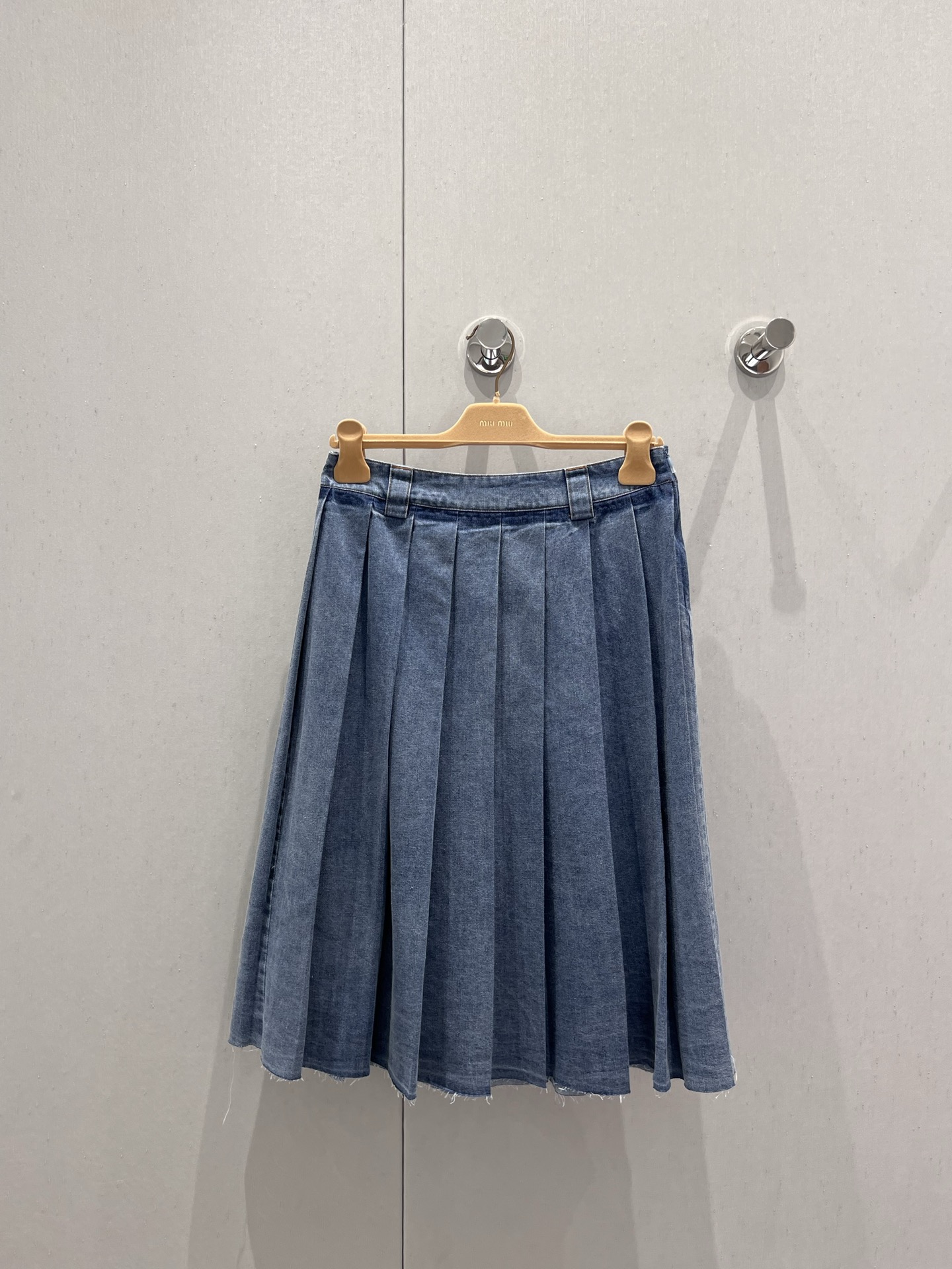 NO:434620,Support replacement Miumi*2025 spring and summer new style, retro letter embroidered denim pleated long skirt丨Exclusive yb development!  High-end production!  It uses imported denim denim fabric, with high-quality texture and a crisp style. Light blue denim fabric has a freshness, and every pleat hides playfulness. The breasted details add an unruly attitude. Whoever wears it is a campus sweetheart or a street hot girl. Whether it is matched with a simple white T-T-T-T-T-T-T-T-T-T-T-T-T-T-T-T-T-T-T-T-T-T-T-T-T-T-T-T-T-T-T-T-T-T-T-T-T-T-T-T-T-T-T-T-T-T-T-T-T-T-T-T-T-T-T-T-T-T-T-T-T-T-T-T-T-T-T-T-T-T-T-T-T-T-T-T-T-T-T-T-T-T-T-T-T-T-T-T-T-T-T-T-T-T-T-T-T-T-T-T-T-T-T-T-T-T-T-T-T-T-T-T-T-T-T-T-T-T-T-T-T-T-T-T-T-T-T-T-T-T-T-T-T-T-T-T-T-T-T-T-T-T-T-T-T-T-T-T-T-T-T-T-T-T-T-T-T-T-T-T-T-T-T-T-T-T-T-T-T-T-T-T-T-T-T-T-T-T-T-T-T-T-T-T-T-T-T-T-T-T-T-T-T-T-T-T-T-T-T-T-T-T-T-T-T-T-T-T-T-T-T-T-T-T-T-T-T  S/M/L real photos, miumiu, skirts, alexander wang19860909支持换款 Miumi*2025春夏新款 复古字母刺绣丹宁牛仔百褶长半裙丨独家yb开发！高版出品！采用进口丹宁牛仔面料,质感高级.版型挺括.浅蓝色牛仔面料,自带清新感,每一道褶子都藏着俏皮.毛边细节增添不羁态度,谁穿谁是校园甜心、街头辣妹.无论是搭配简约白T还是个性短上衣,都能轻松拿捏时尚感,解锁你的专属青春style！现货发售 S/M/L实拍细节图,,miumiu,skirts,alexander wang,Women's clothing