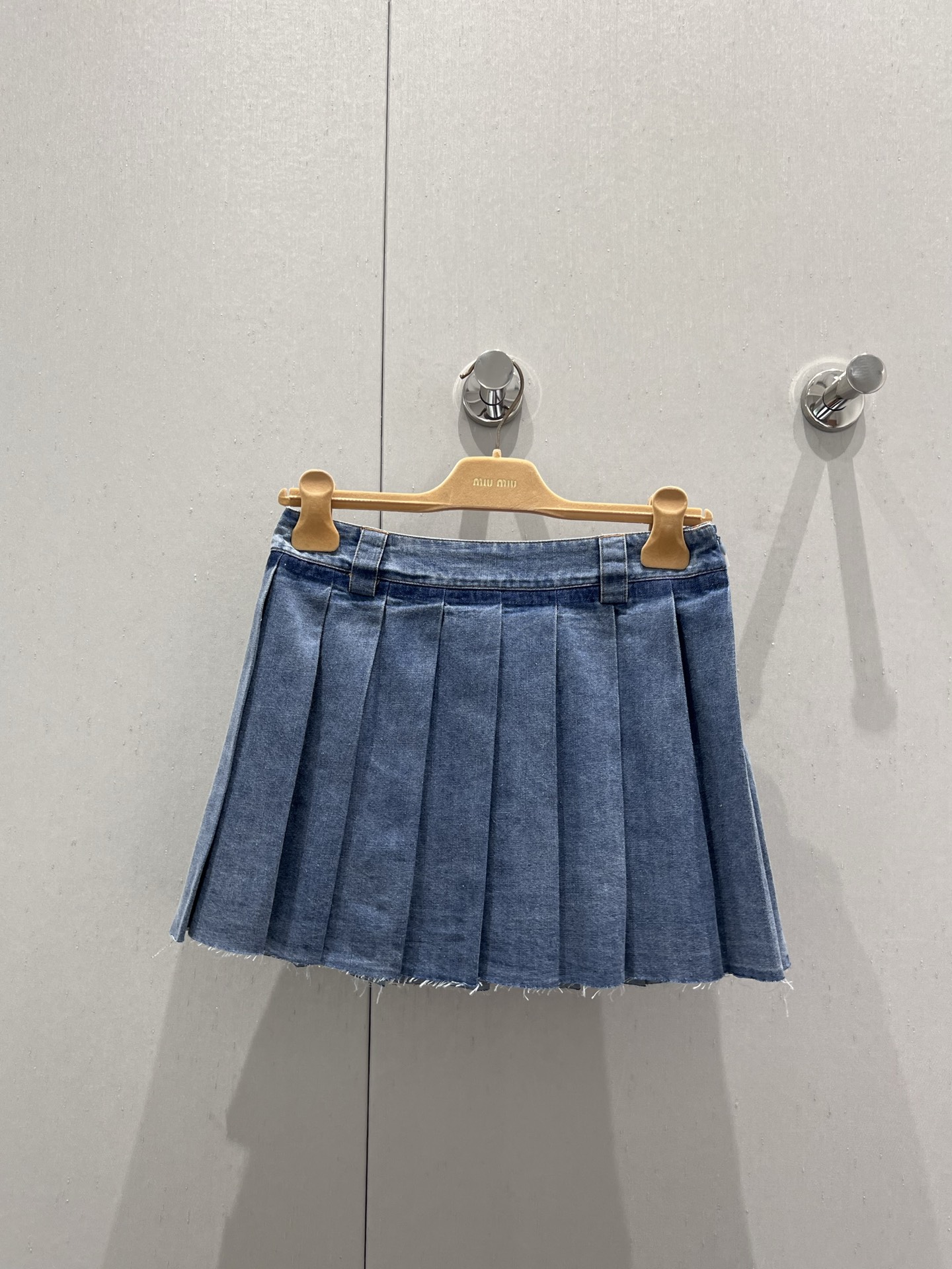 NO:434626,Support replacement Miumi*2025 spring and summer new style, retro letter embroidered denim pleated skirt丨Exclusive yb development!  High-end production!  It uses imported denim denim fabric, with high-quality texture and a crisp style. Light blue denim fabric has a freshness, and every pleat hides playfulness. The breasted details add an unruly attitude. Whoever wears it is a campus sweetheart or a street hot girl. Whether it is matched with a simple white T-T-T-T-T-T-T-T-T-T-T-T-T-T-T-T-T-T-T-T-T-T-T-T-T-T-T-T-T-T-T-T-T-T-T-T-T-T-T-T-T-T-T-T-T-T-T-T-T-T-T-T-T-T-T-T-T-T-T-T-T-T-T-T-T-T-T-T-T-T-T-T-T-T-T-T-T-T-T-T-T-T-T-T-T-T-T-T-T-T-T-T-T-T-T-T-T-T-T-T-T-T-T-T-T-T-T-T-T-T-T-T-T-T-T-T-T-T-T-T-T-T-T-T-T-T-T-T-T-T-T-T-T-T-T-T-T-T-T-T-T-T-T-T-T-T-T-T-T-T-T-T-T-T-T-T-T-T-T-T-T-T-T-T-T-T-T-T-T-T-T-T-T-T-T-T-T-T-T-T-T-T-T-T-T-T-T-T-T-T-T-T-T-T-T-T-T-T-T-T-T-T-T-T-T-T-T-T-T-T-T-T-T-T-T-T-T  S/M/L real photos, miumiu, skirts, alexander wang19860909支持换款 Miumi*2025春夏新款 复古字母刺绣丹宁牛仔百褶半裙丨独家yb开发！高版出品！采用进口丹宁牛仔面料,质感高级.版型挺括.浅蓝色牛仔面料,自带清新感,每一道褶子都藏着俏皮.毛边细节增添不羁态度,谁穿谁是校园甜心、街头辣妹.无论是搭配简约白T还是个性短上衣,都能轻松拿捏时尚感,解锁你的专属青春style！现货发售 S/M/L实拍细节图,,miumiu,skirts,alexander wang,Women's clothing